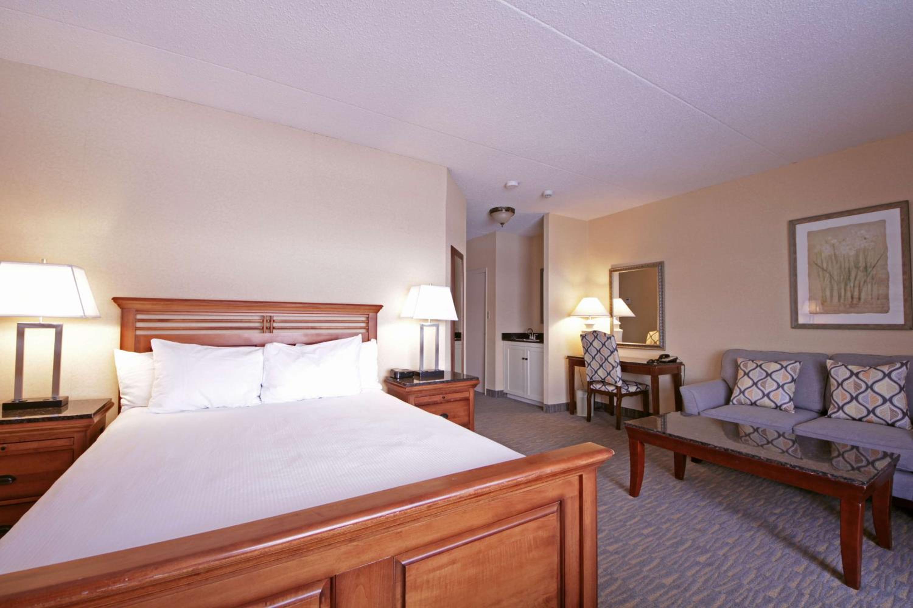 Queen Suite with Spa Bath - Non-Smoking - Photo 5