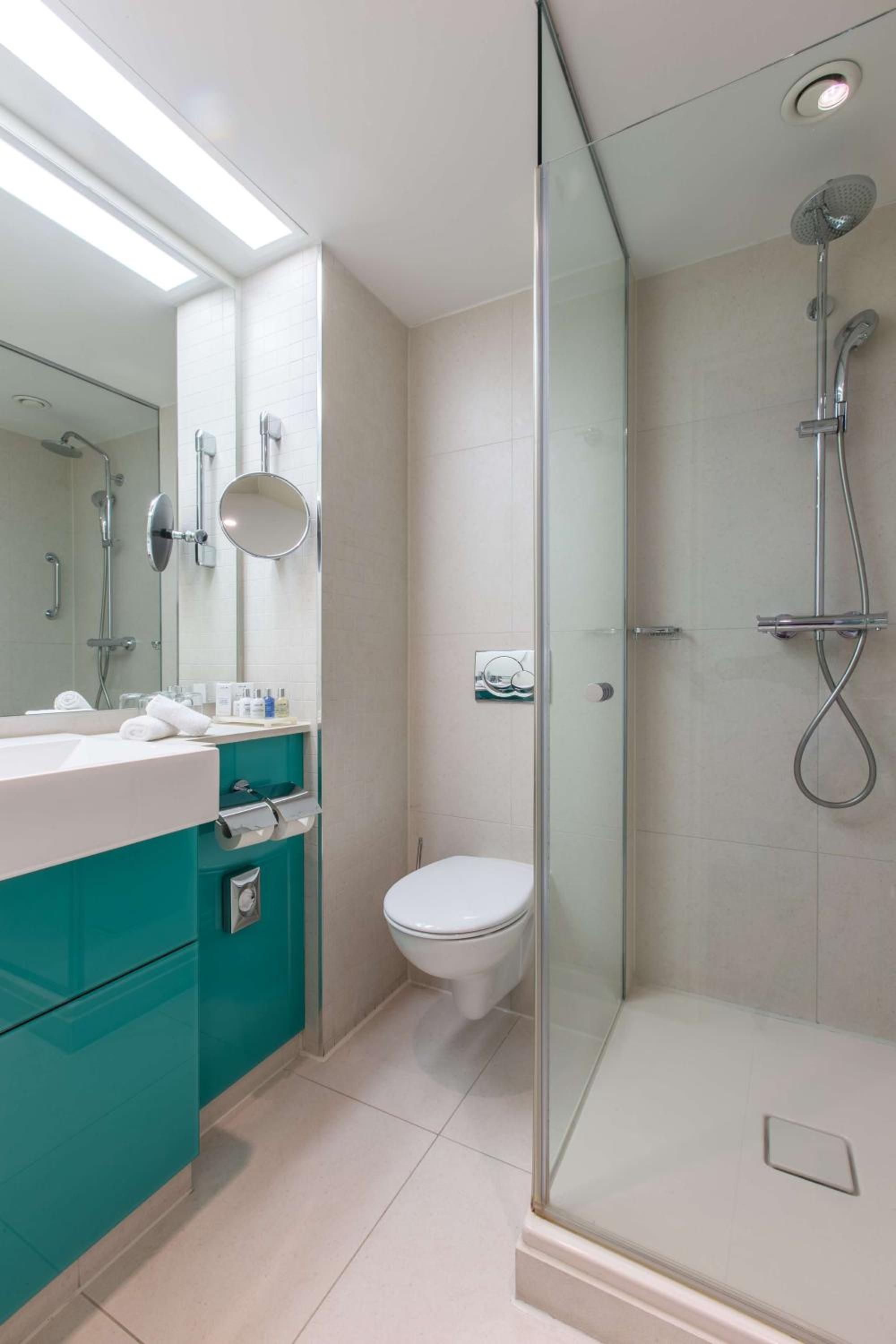 Superior Room with Alster View thumbnail 6