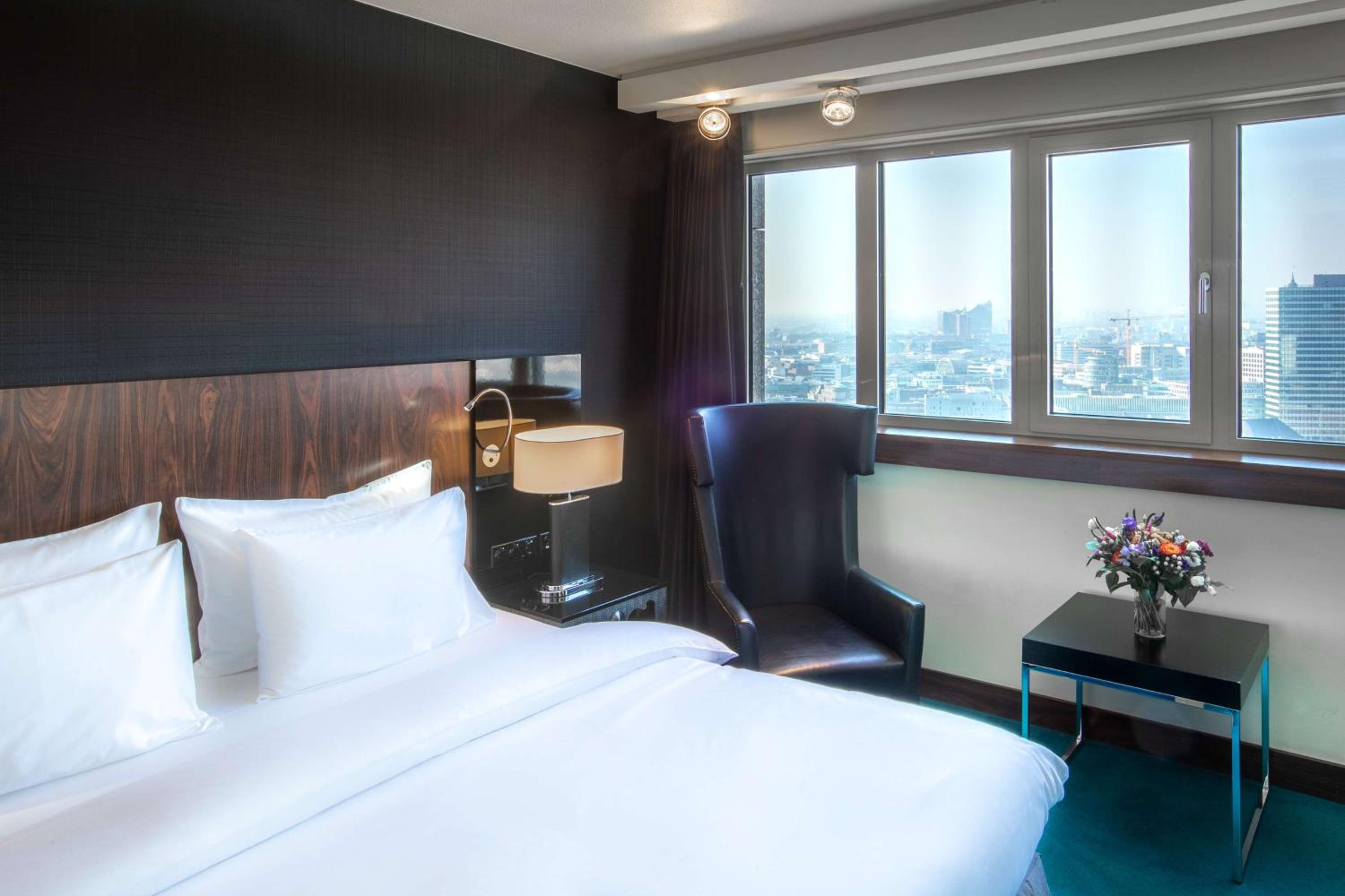 Premium Room with Panoramic View thumbnail 6