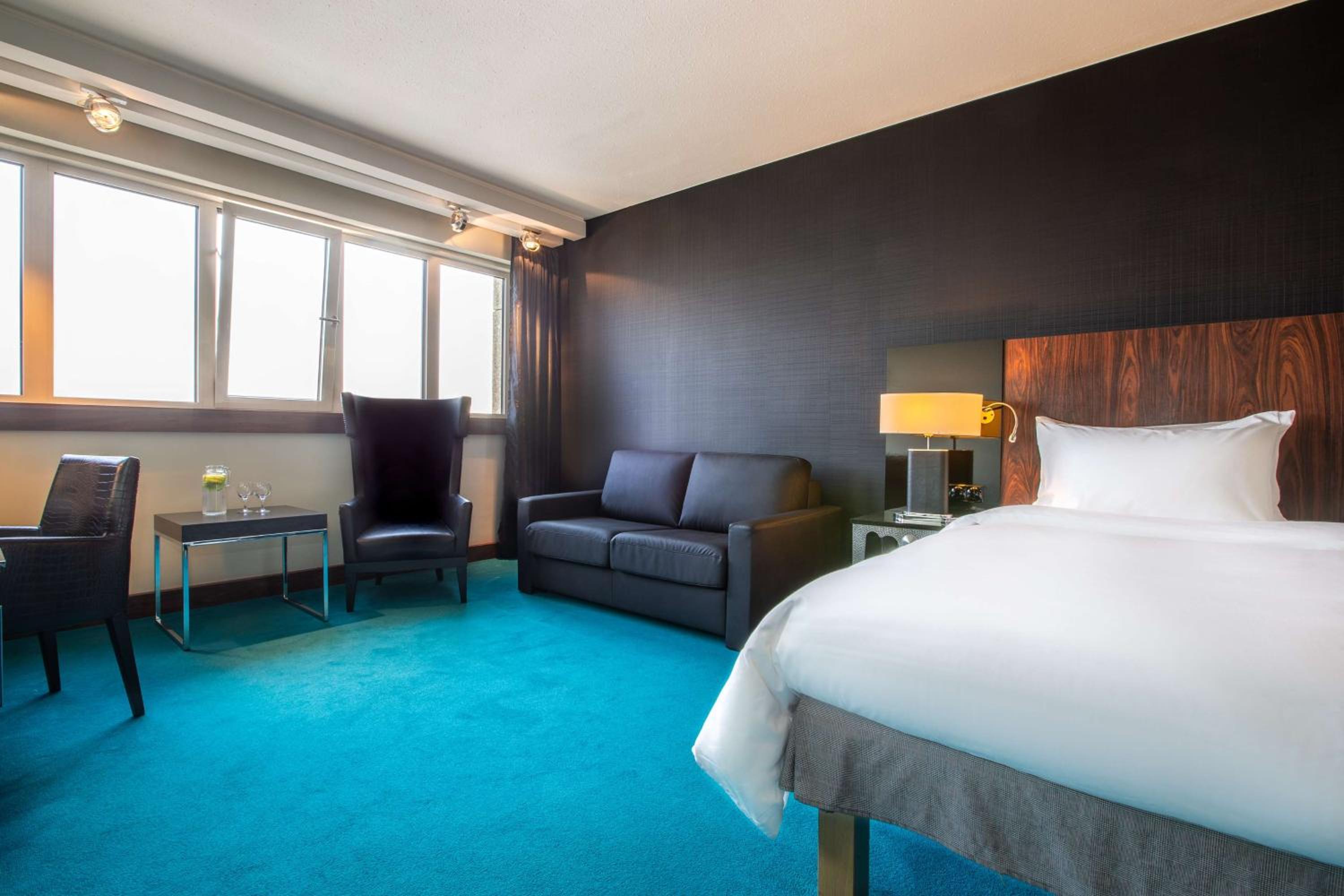 Family room with panoramic view