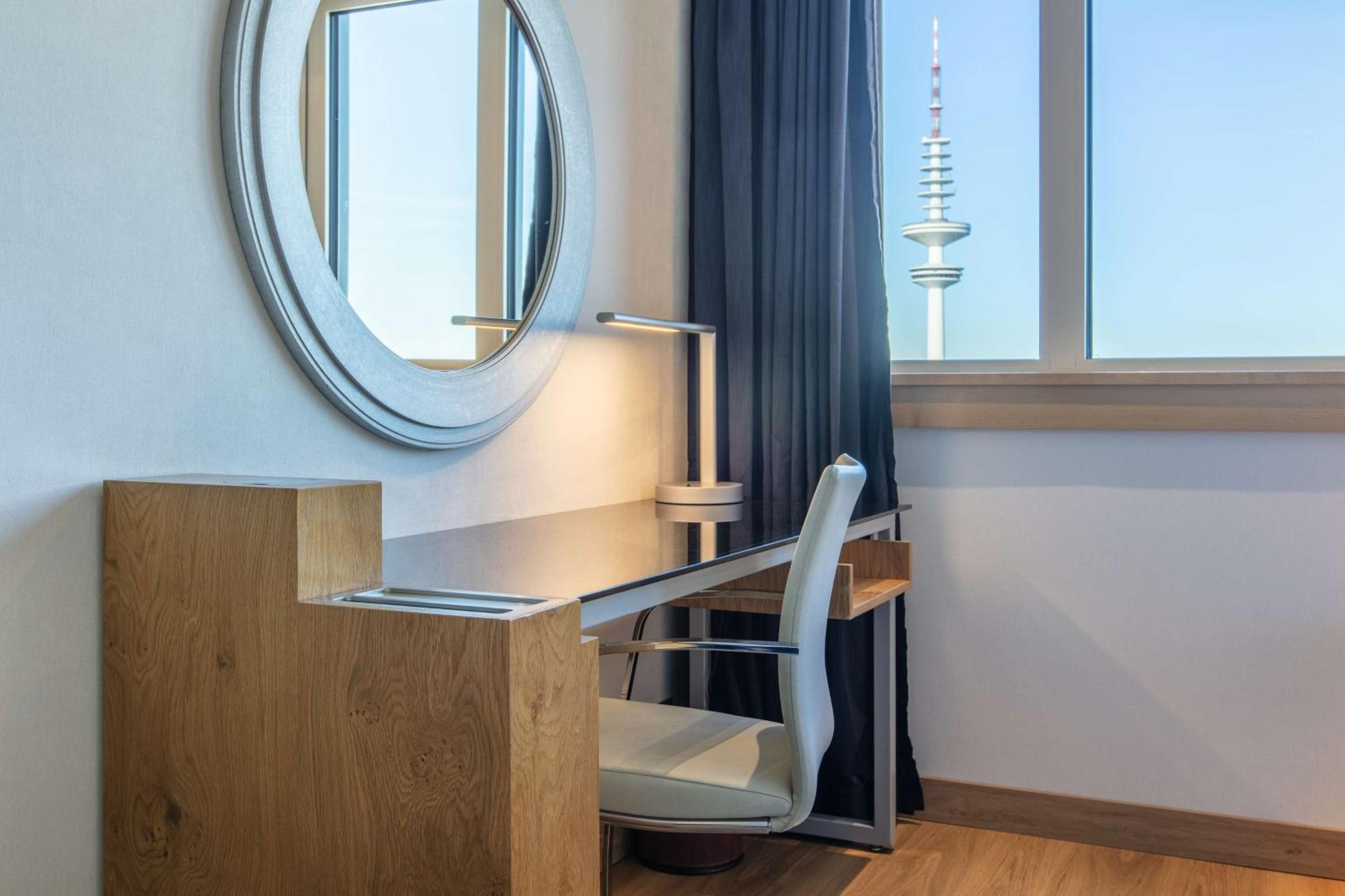 Superior Room with Panoramic View thumbnail 6