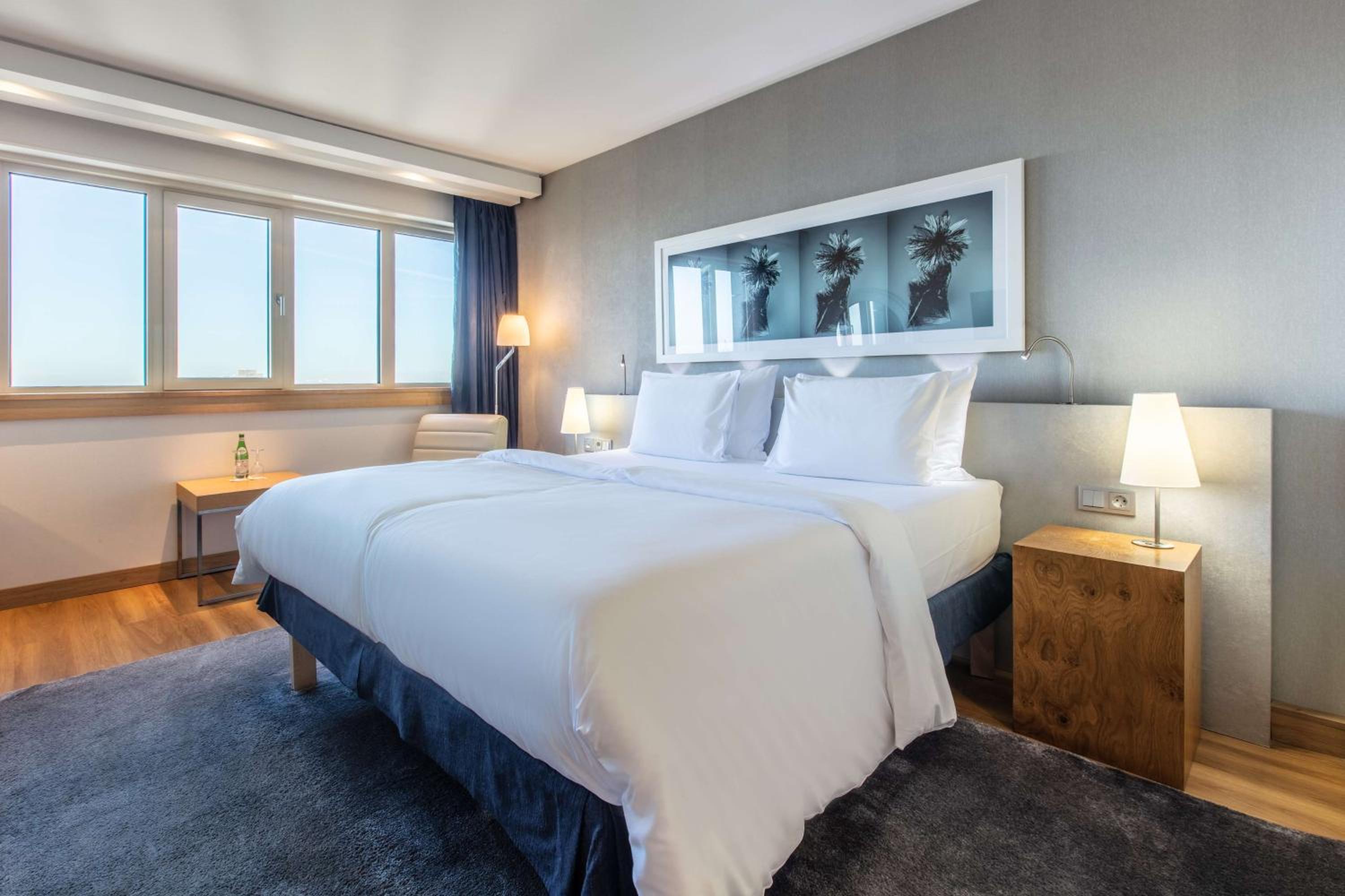 Premium Room with Panoramic View thumbnail 5