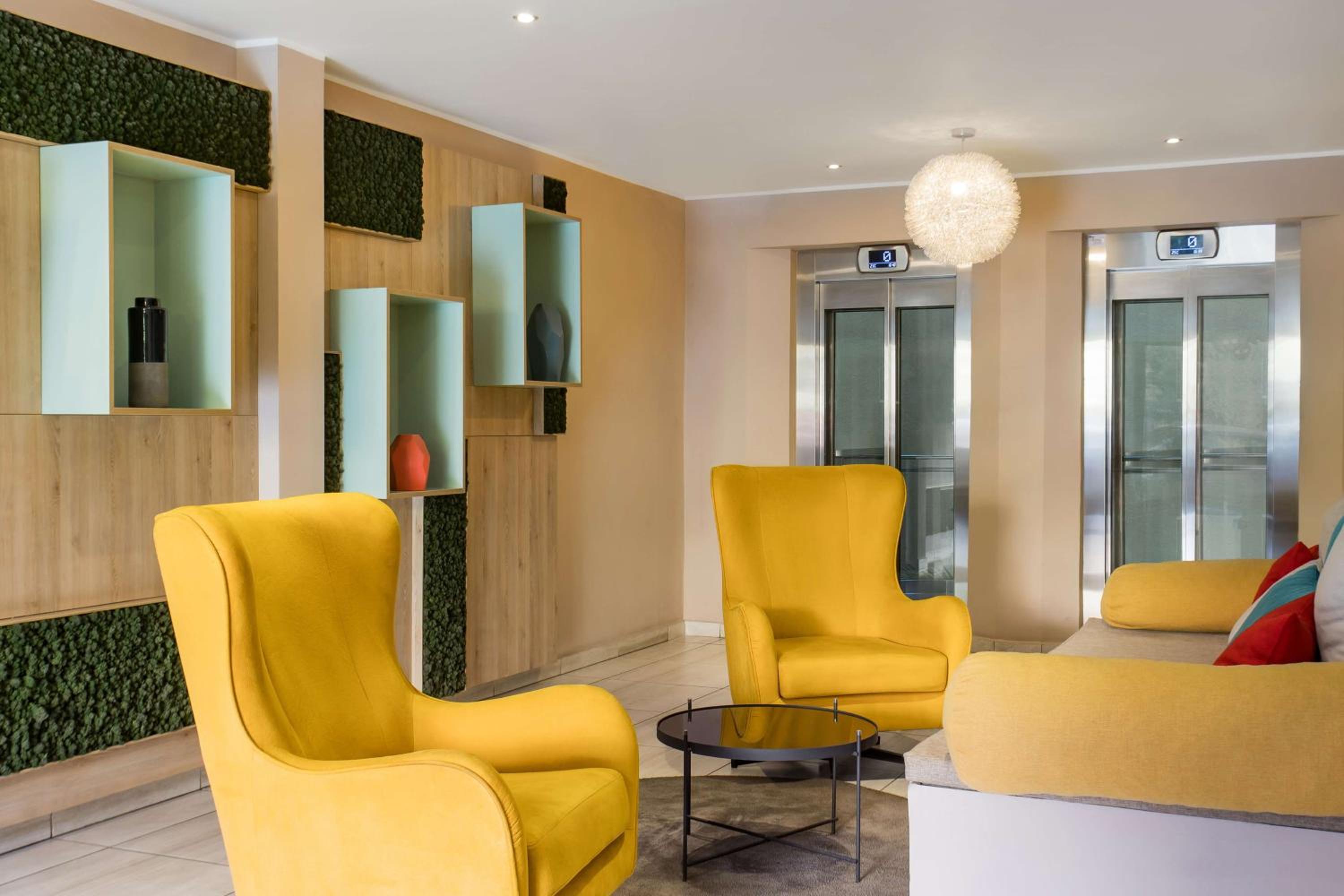 One-Bedroom Superior Apartment with Hill View