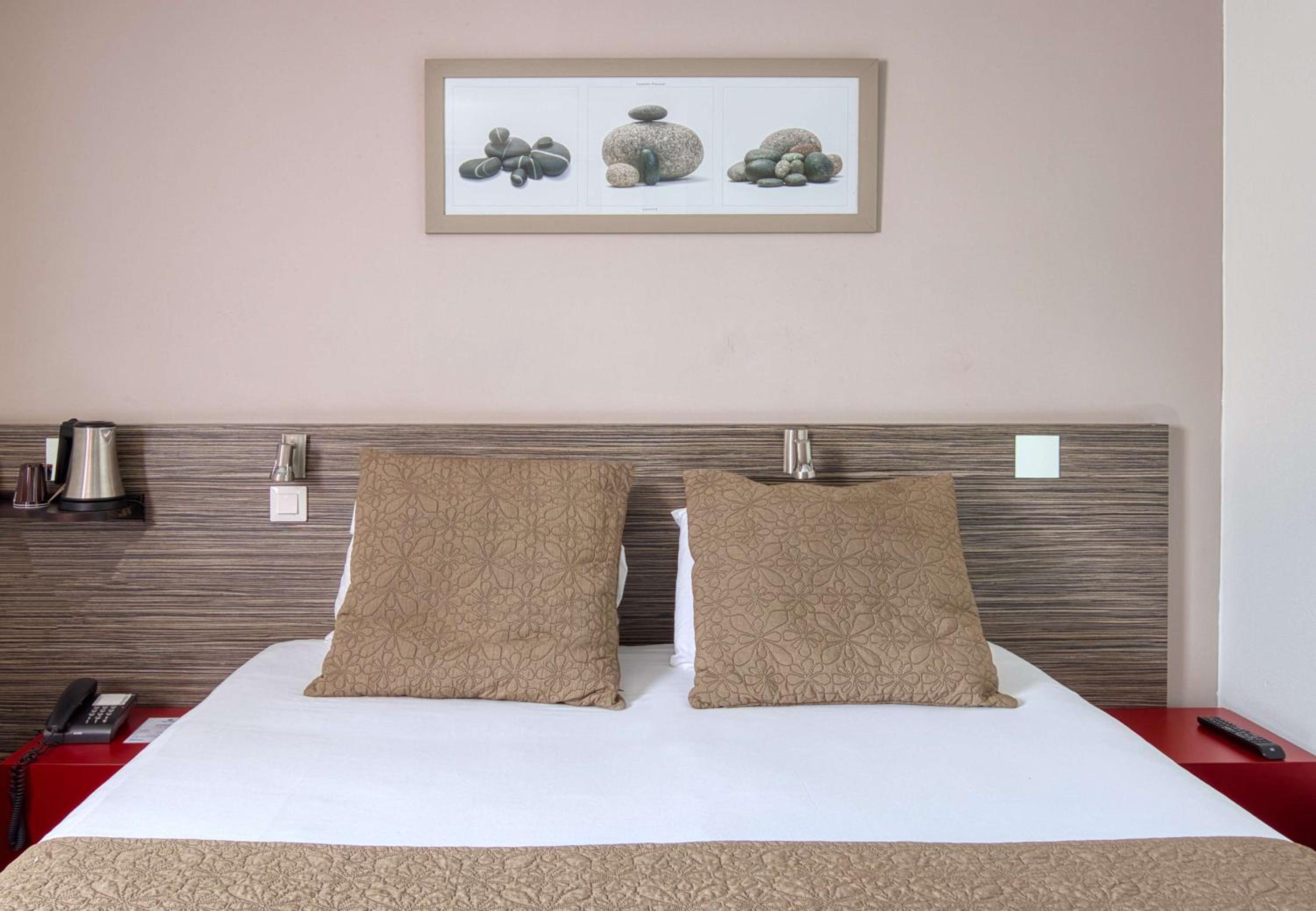 Standard Double Room - Photo 6