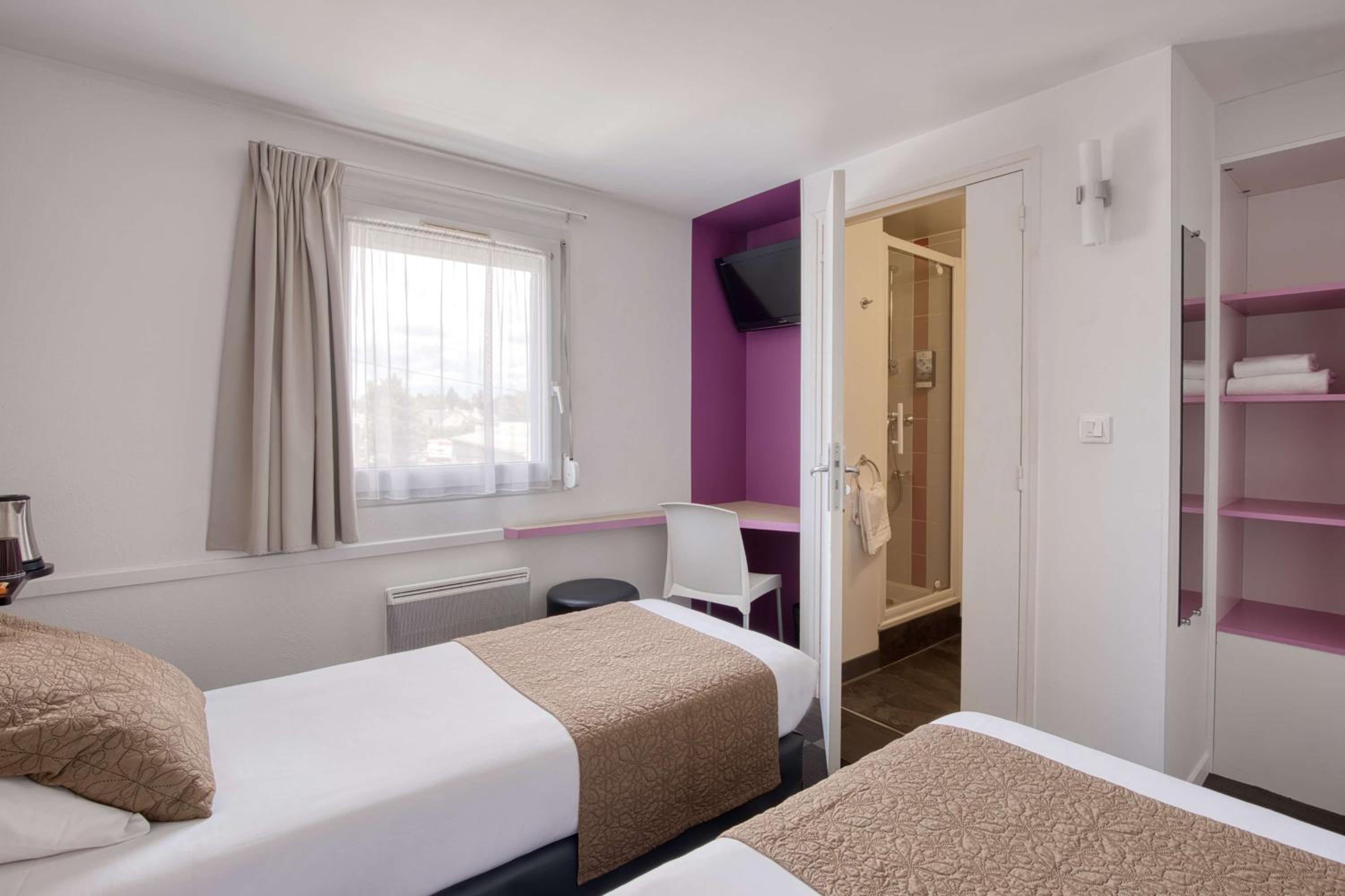 Standard Twin Room - Photo 5