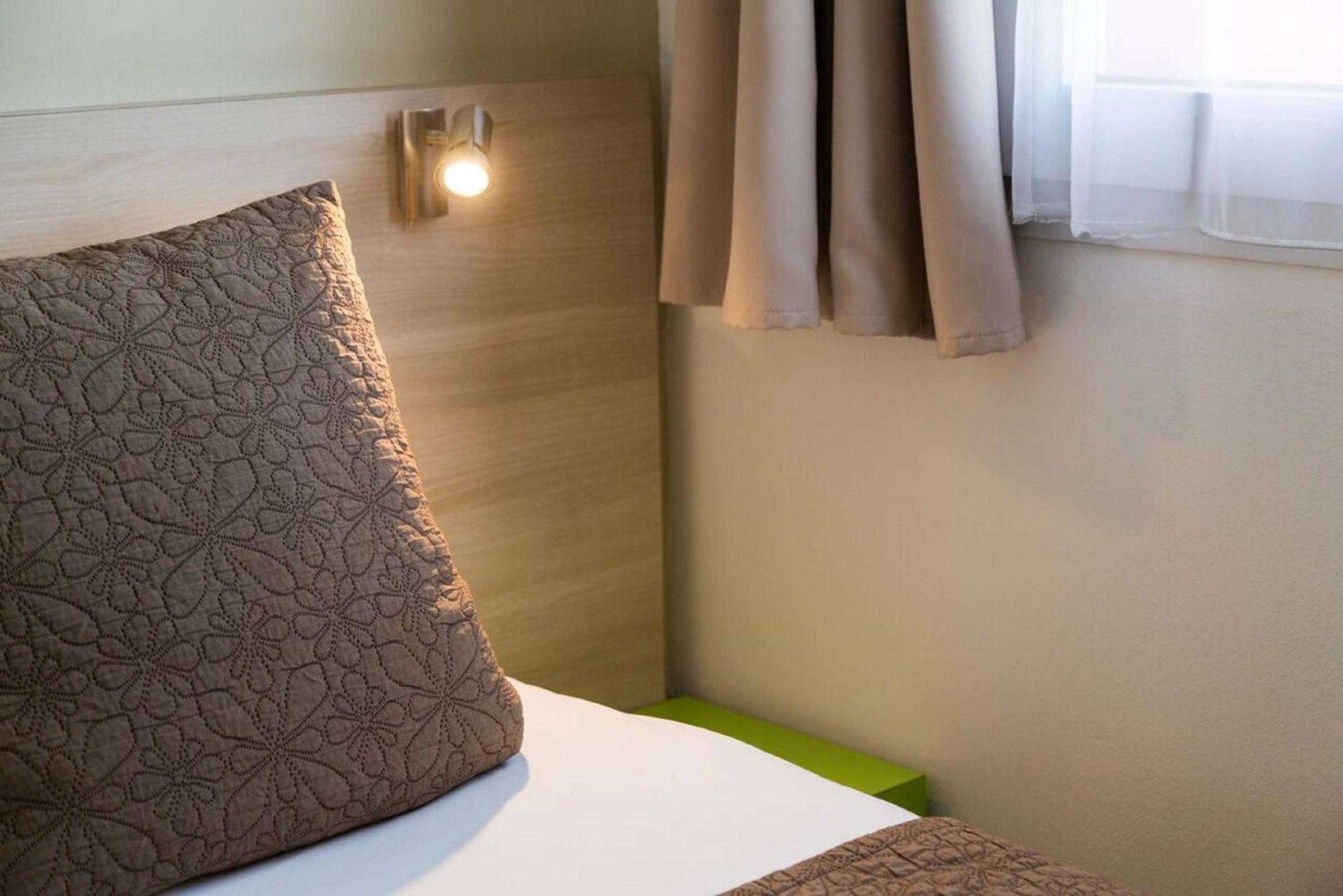 Standard Twin Room - Photo 3