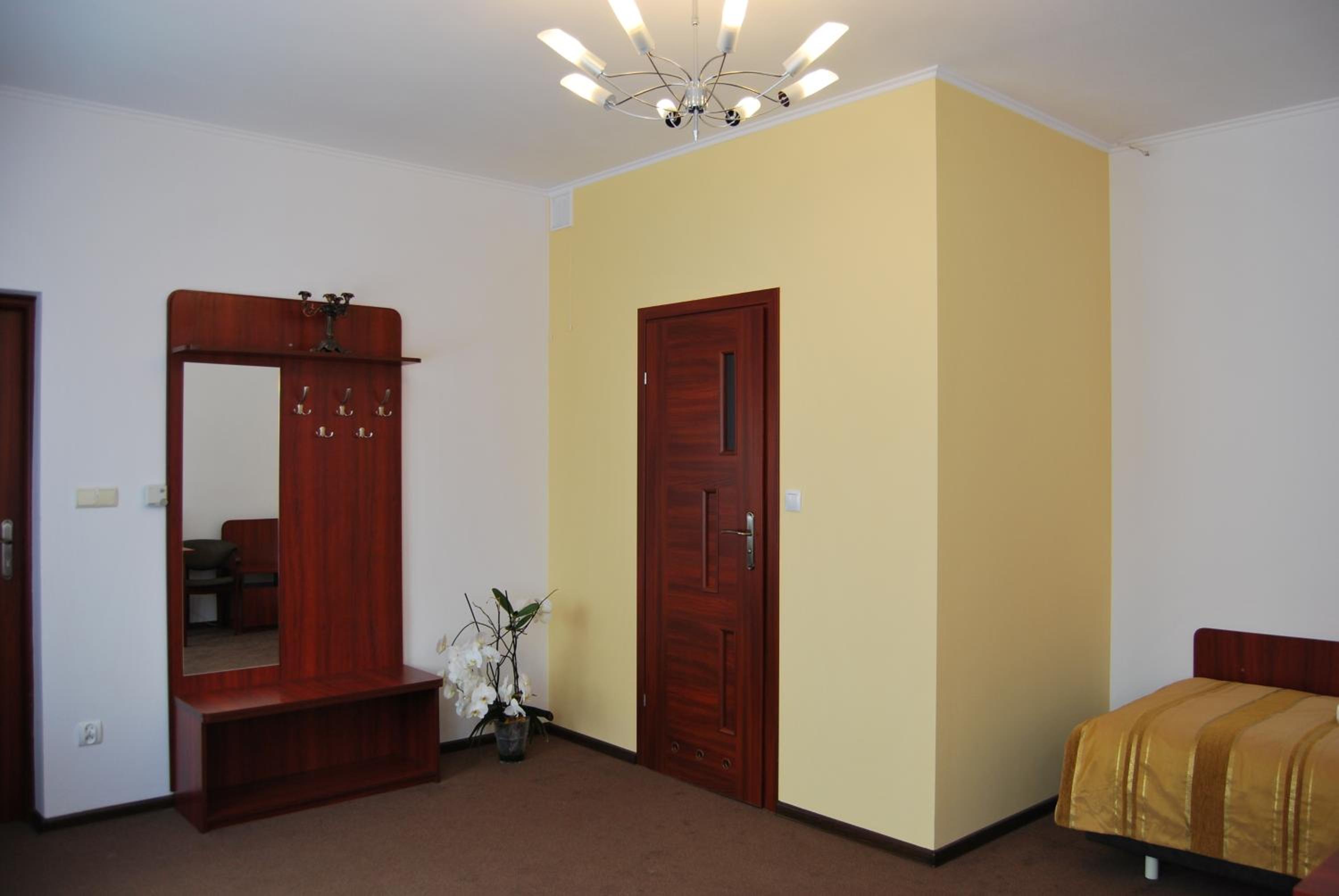 Twin Room - Photo 16
