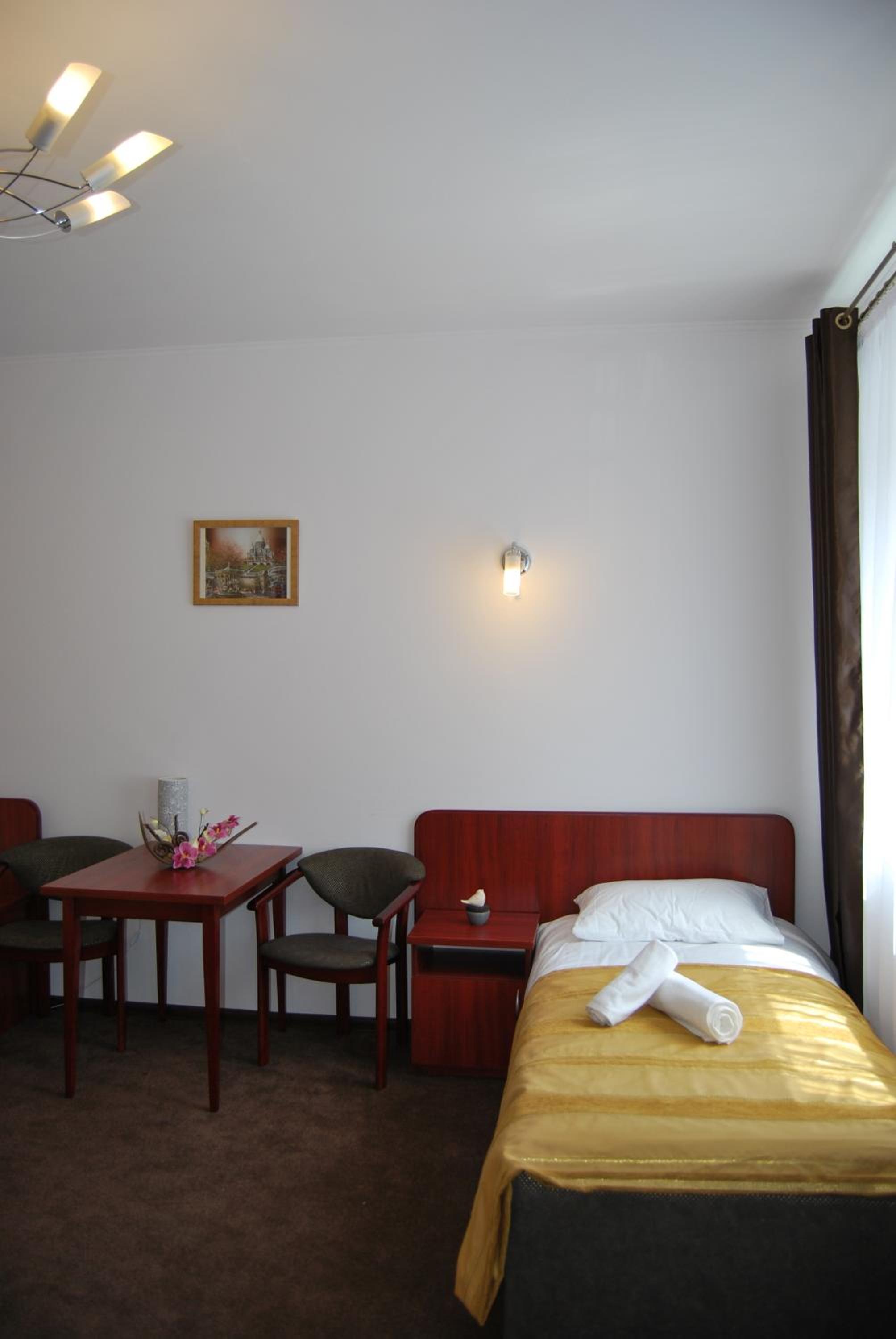 Twin Room - Photo 17