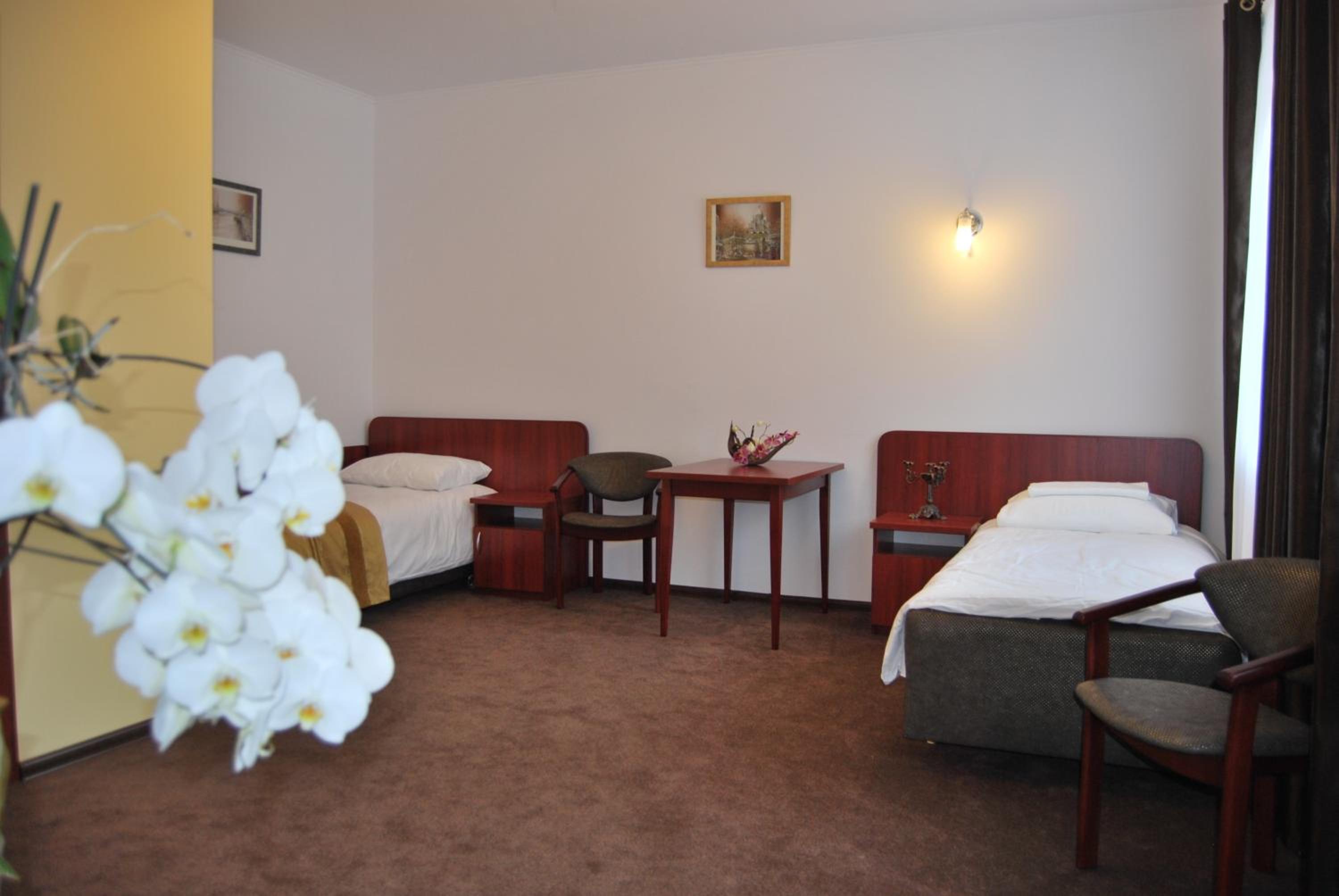 Twin Room - Photo 21