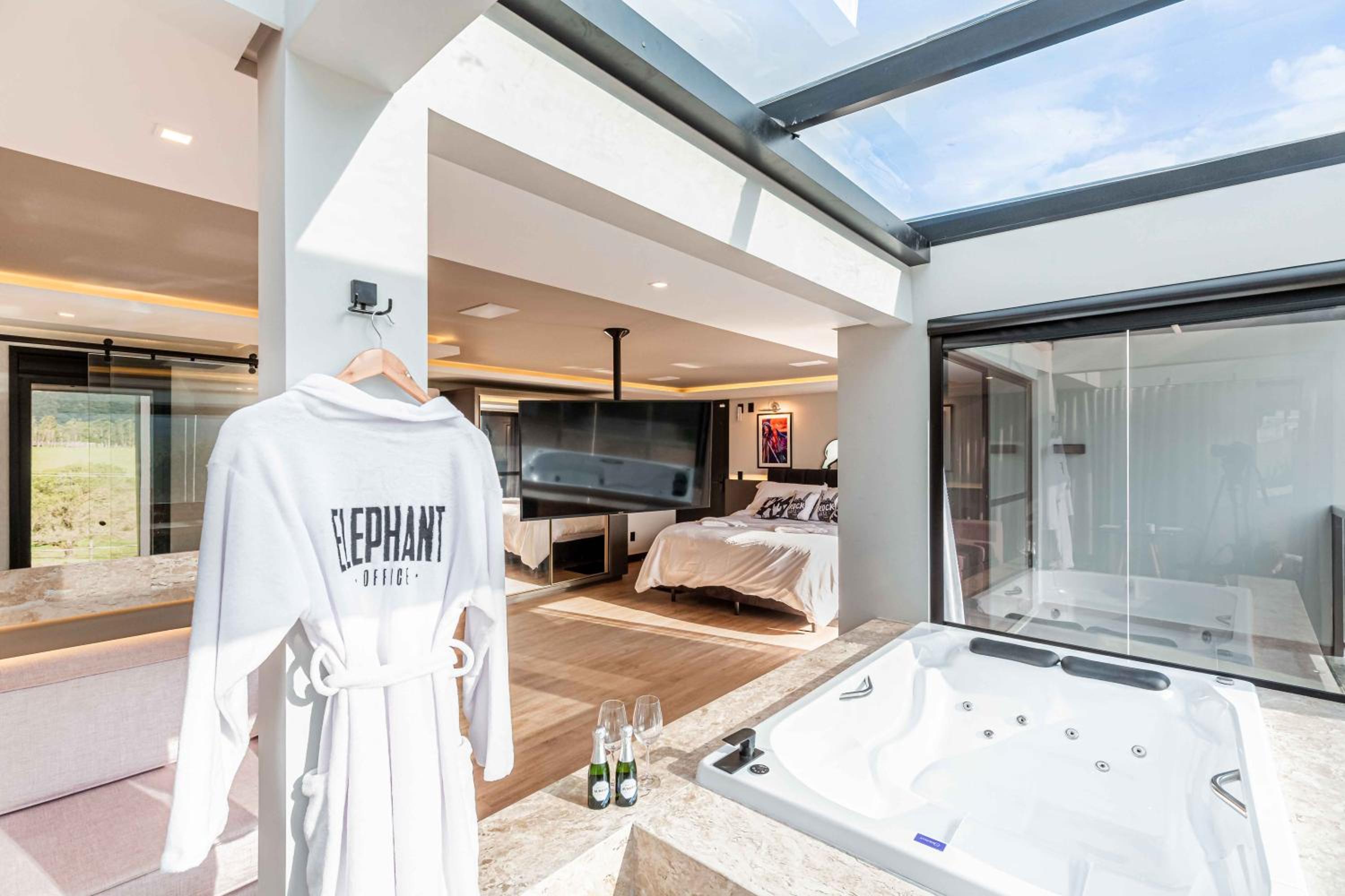 Studio with Spa Bath - Photo 11