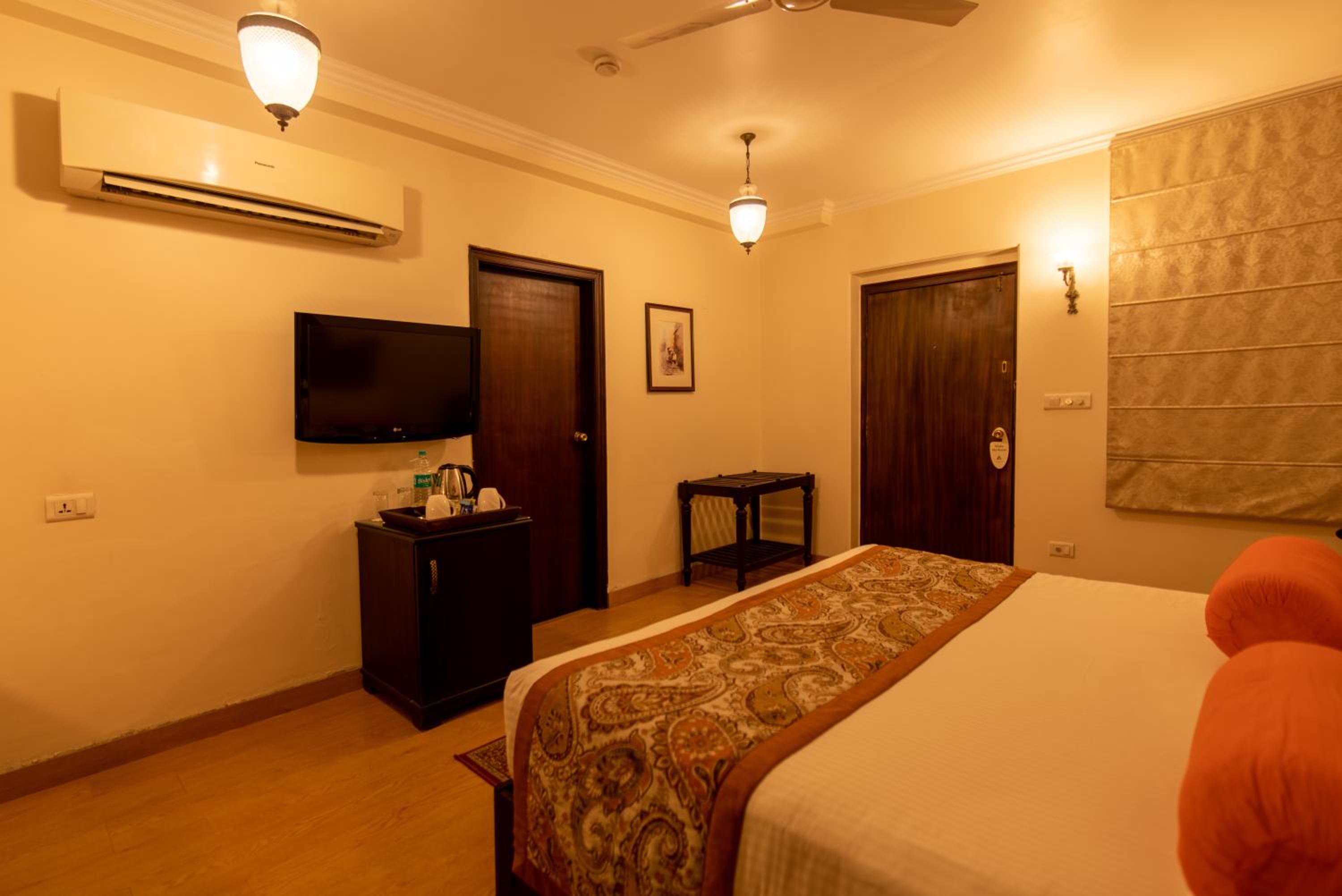 Executive Room with Hi-Tea and two finger snacks photo 3