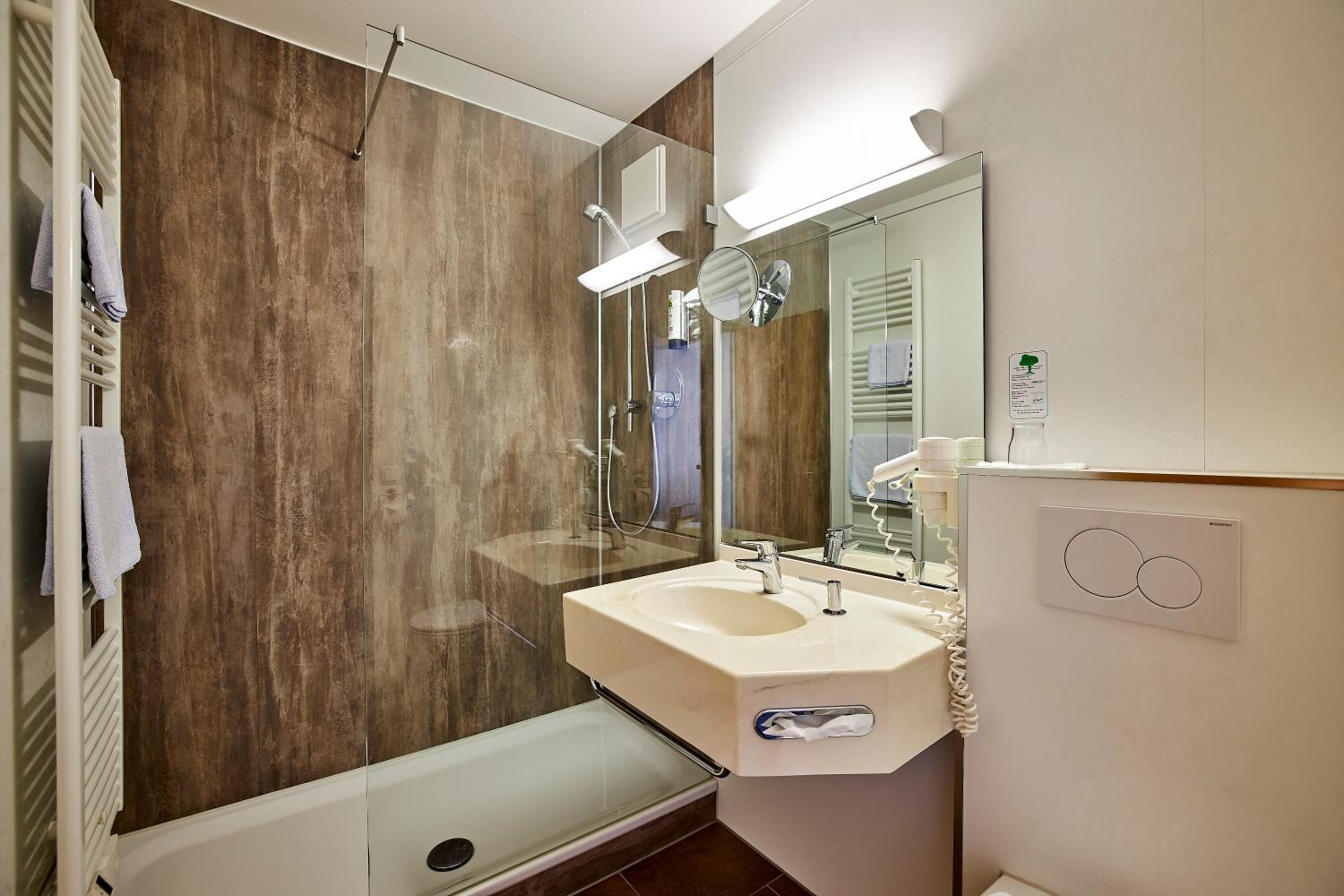 Economy Double Room - Photo 6