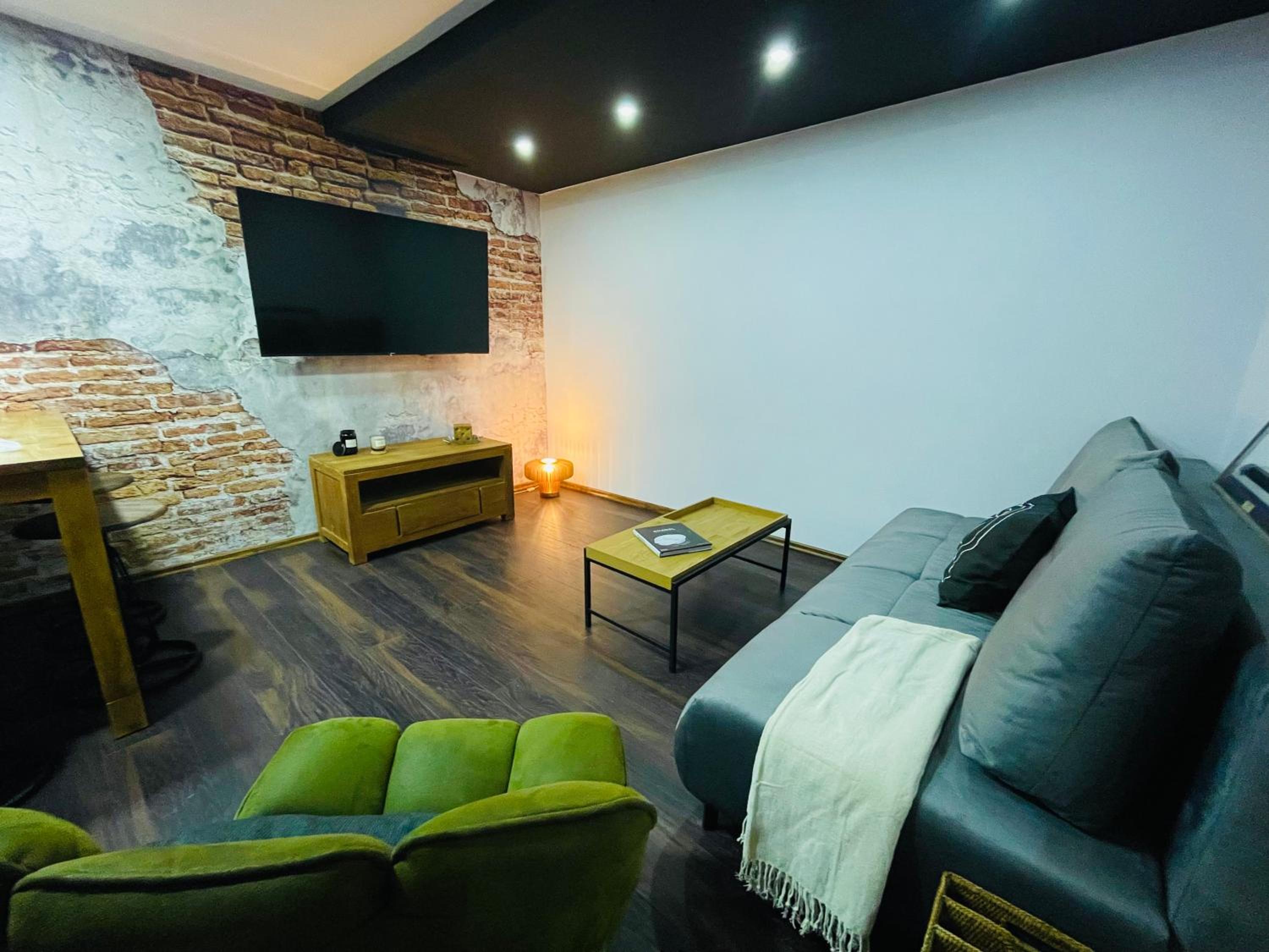 One-Bedroom House photo 1