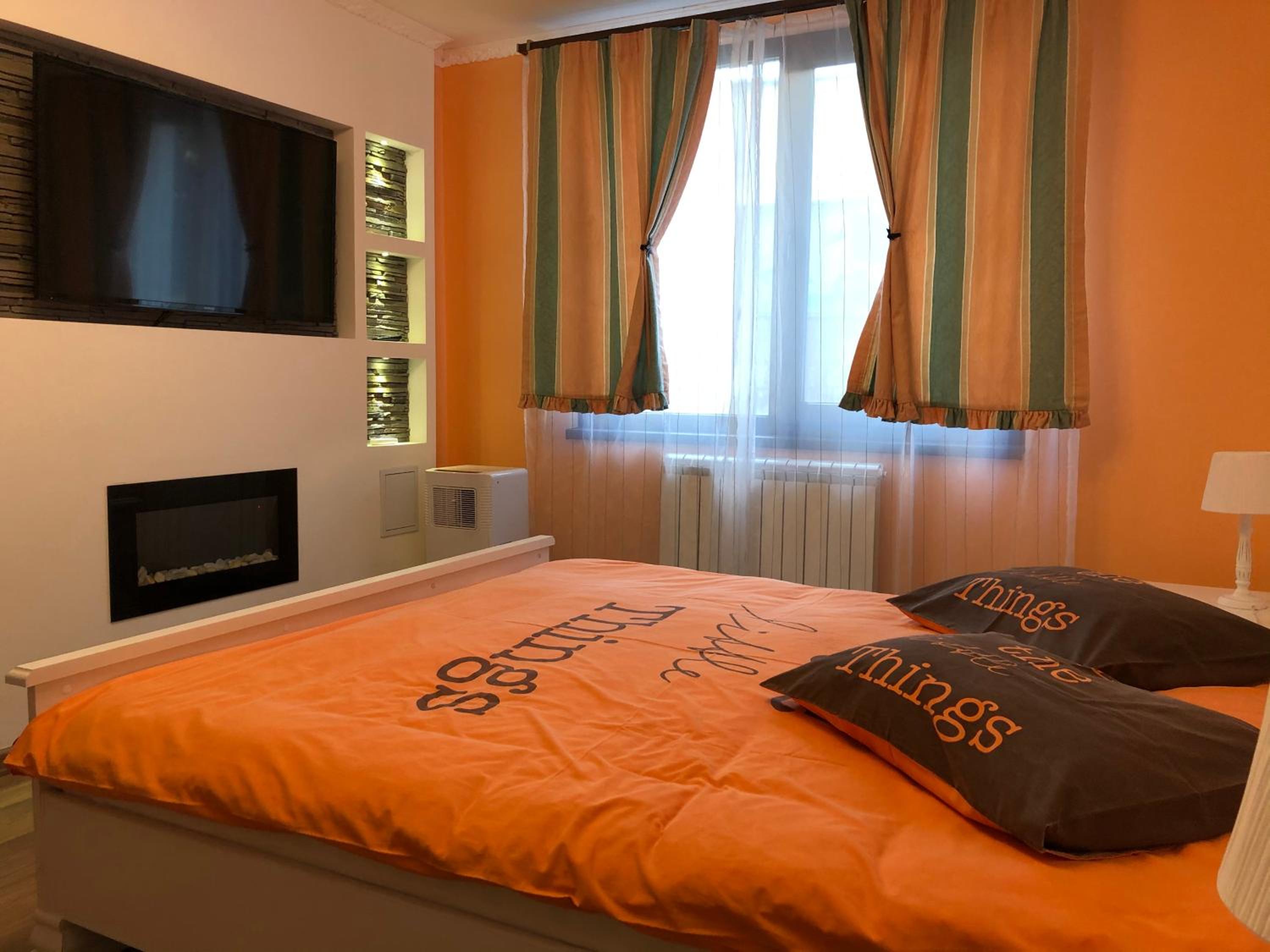 One-Bedroom Apartment - Photo 1