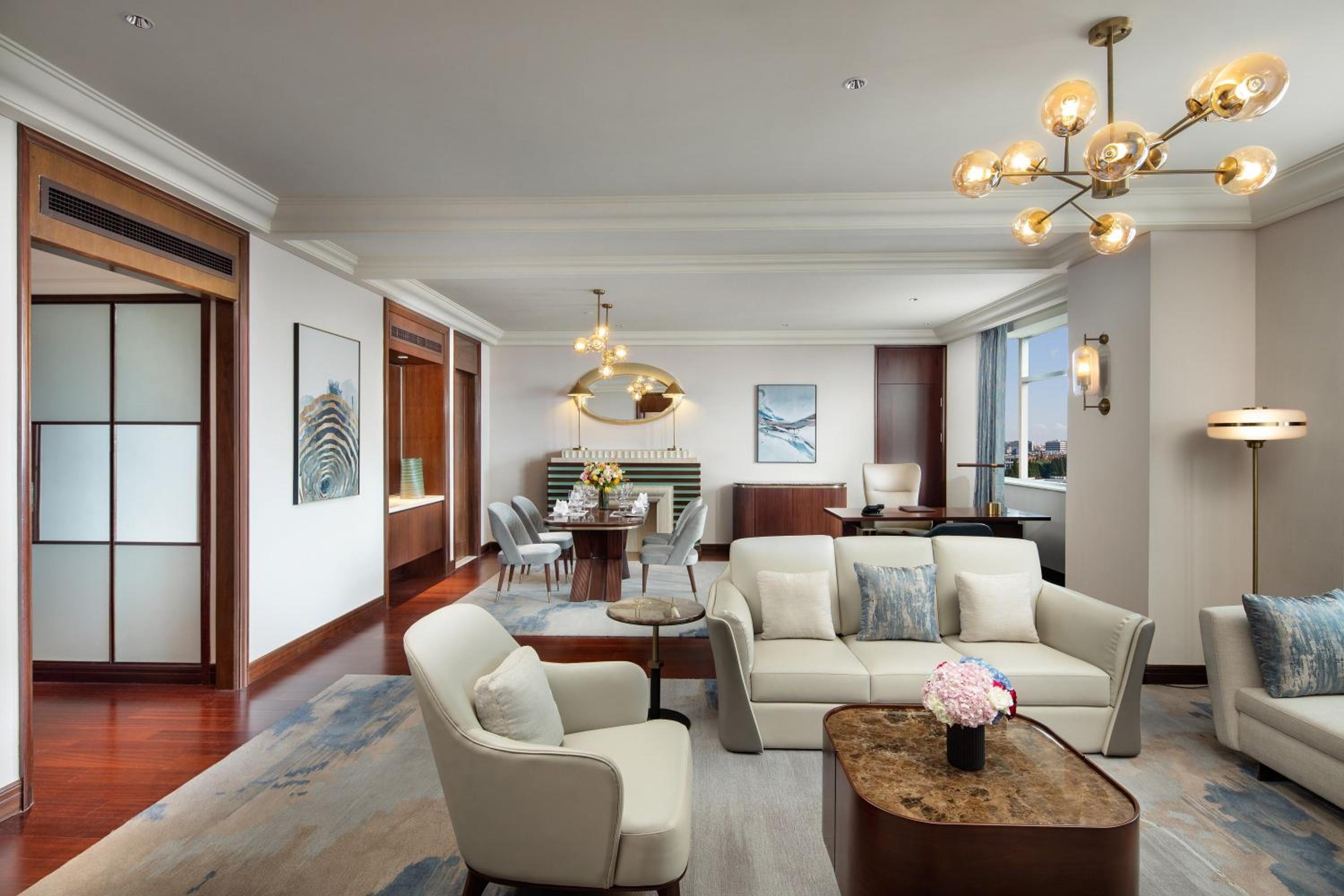 Chancellor King Suite