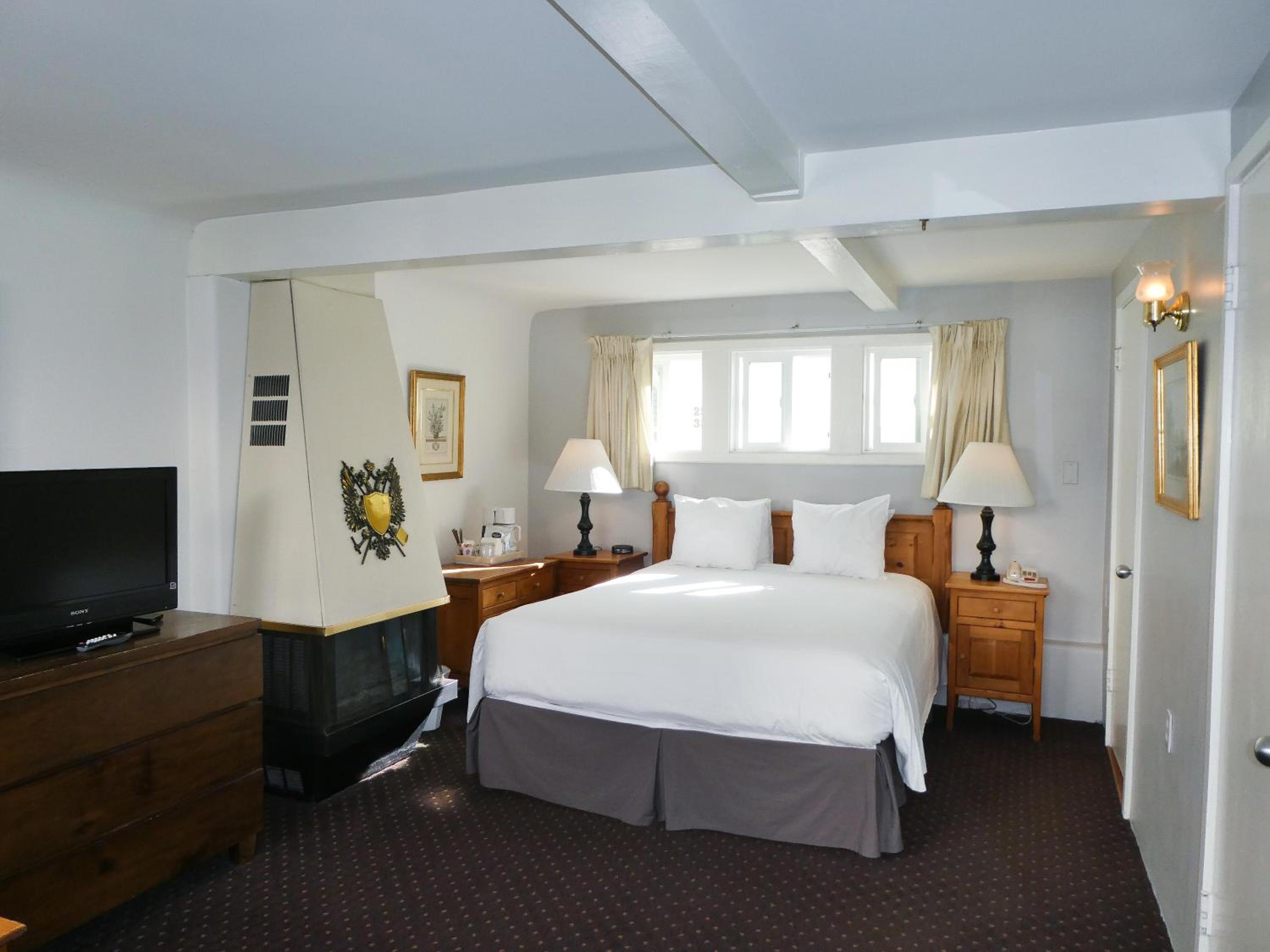 Santa Fe Room, 1 Queen - Pet-Friendly