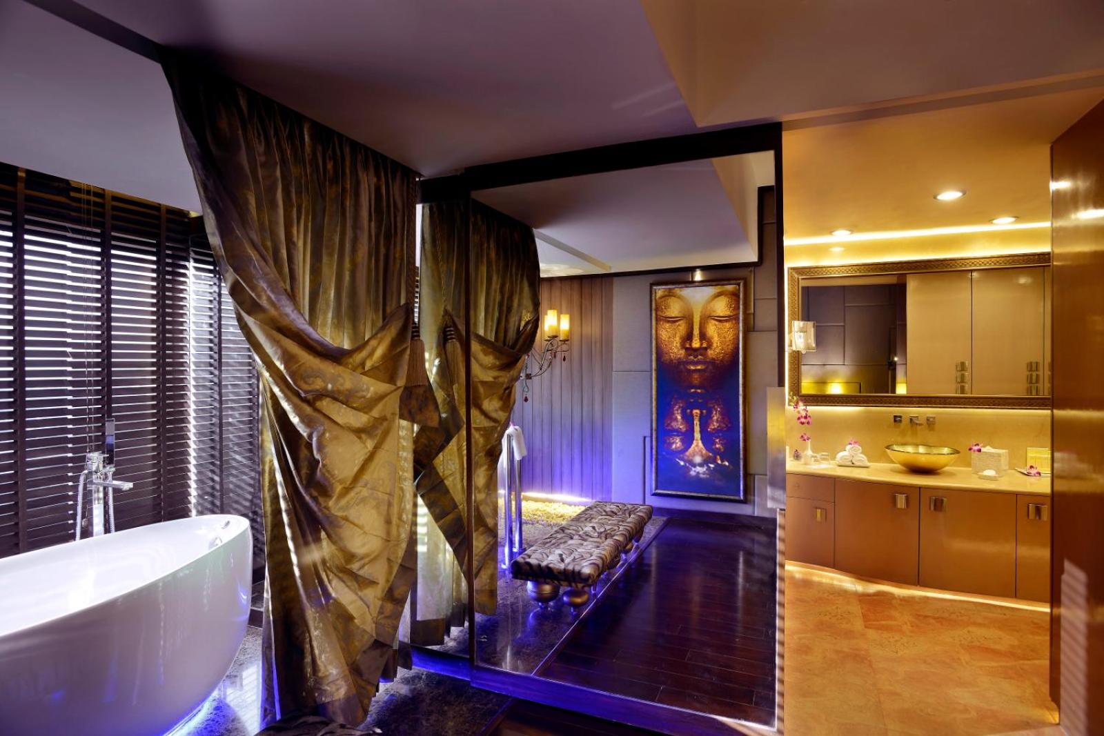 Prive Classic Room with HI-Tea with cookies, 4–6 PM at SXVIII, 1+1 on select drinks, 6:30–8:30 PM @Links, 15% off on Food & Soft beverages - Photo 2