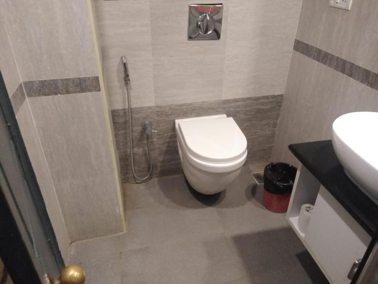 Deluxe King Room - Photo 2
