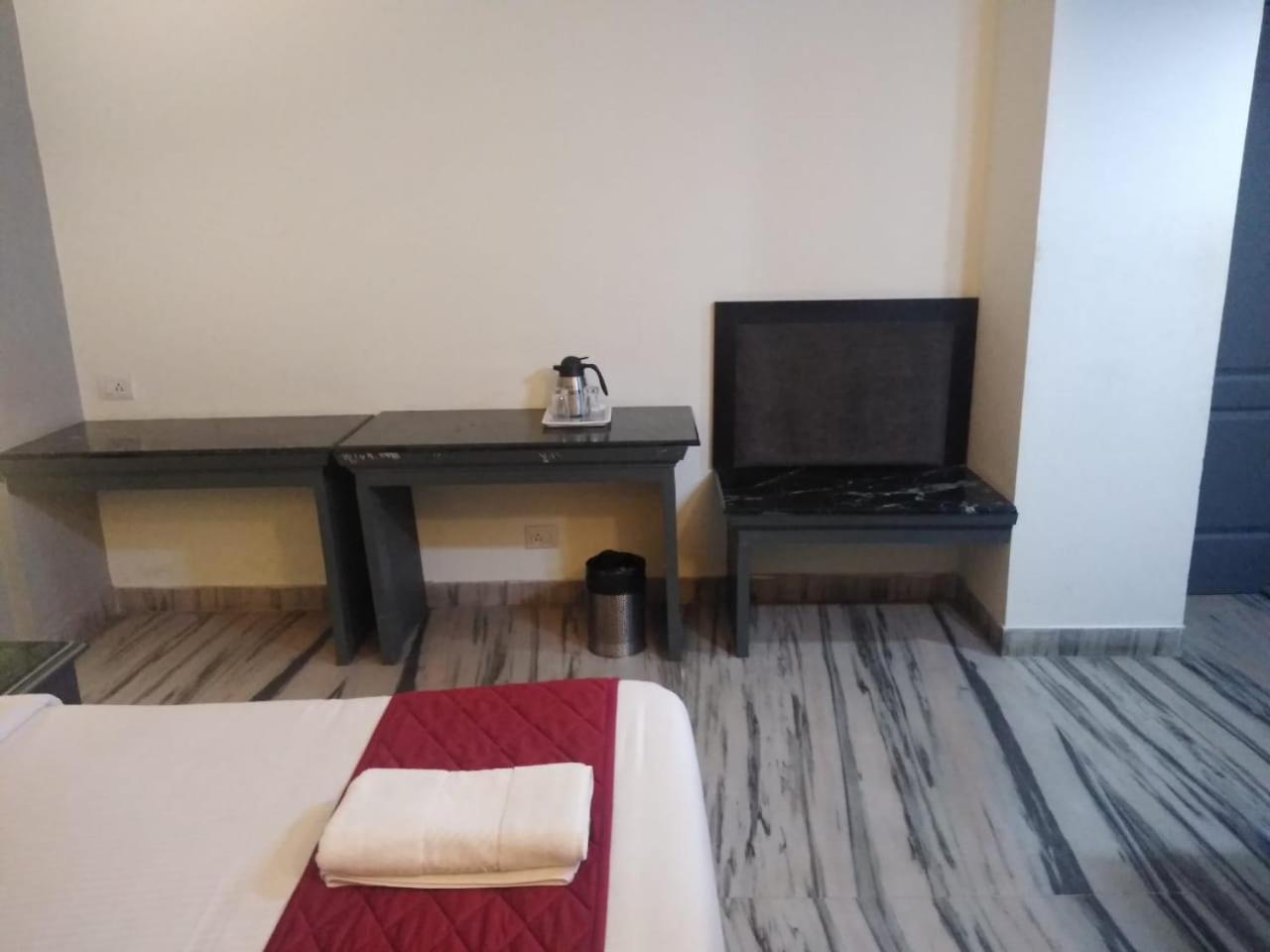 Deluxe King Room - Photo 4