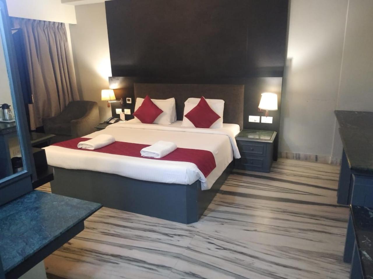 Deluxe King Room - Photo 5