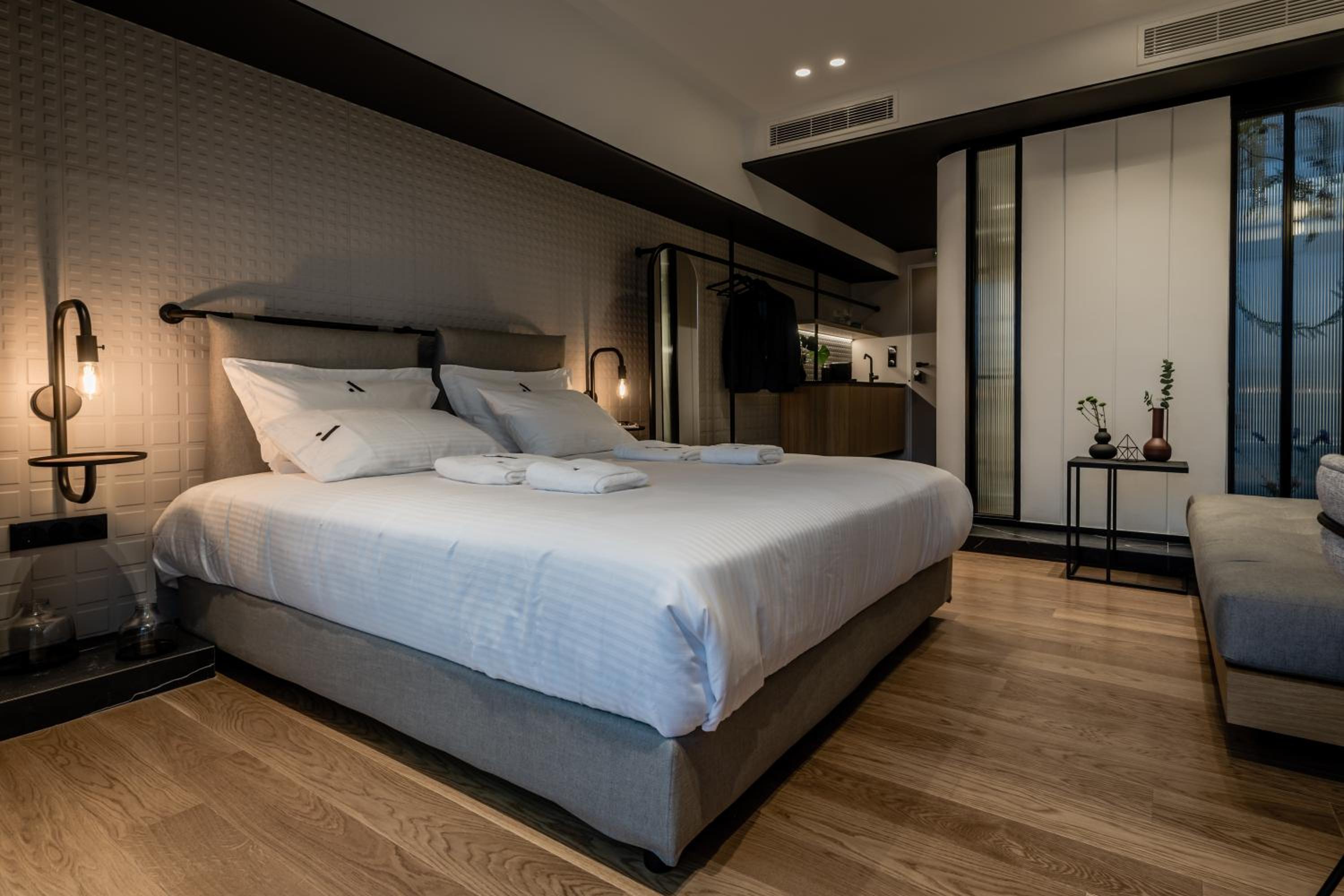 Deluxe Junior Suite photo 3
