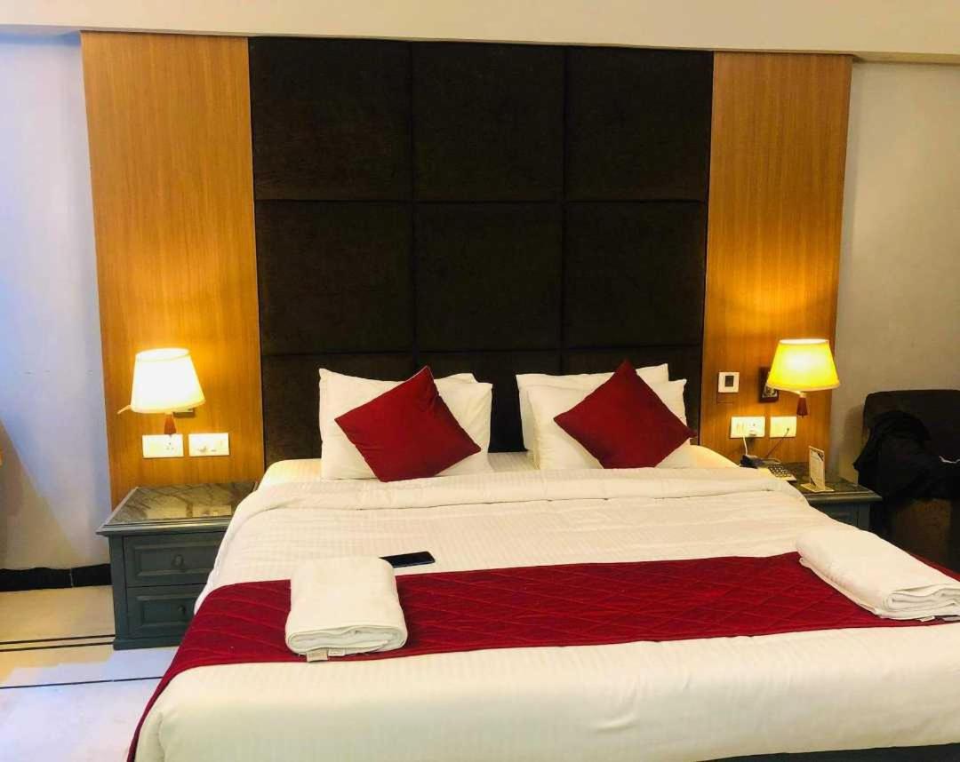 Deluxe King Room - Photo 1