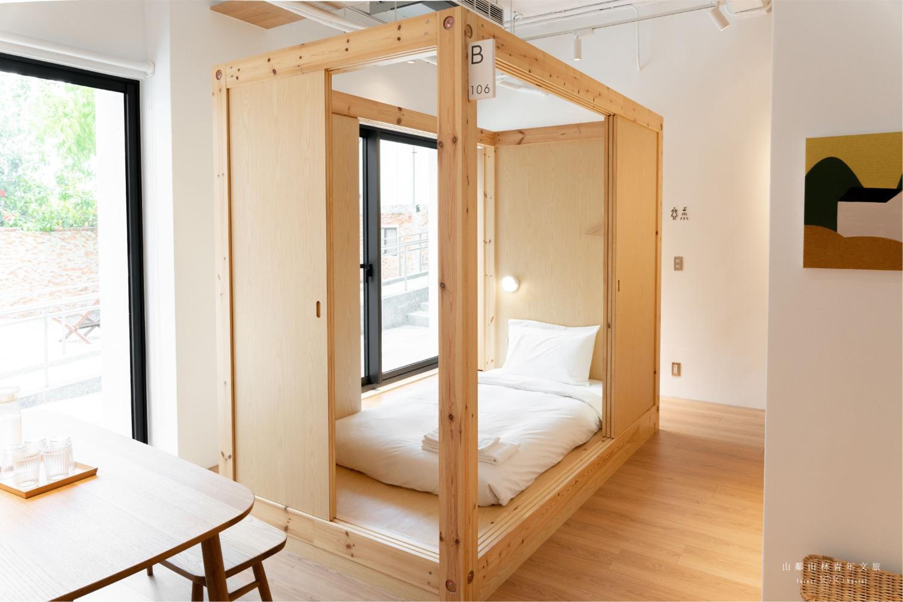 Single Bed in 6-Bed Dormitory Room photo 1