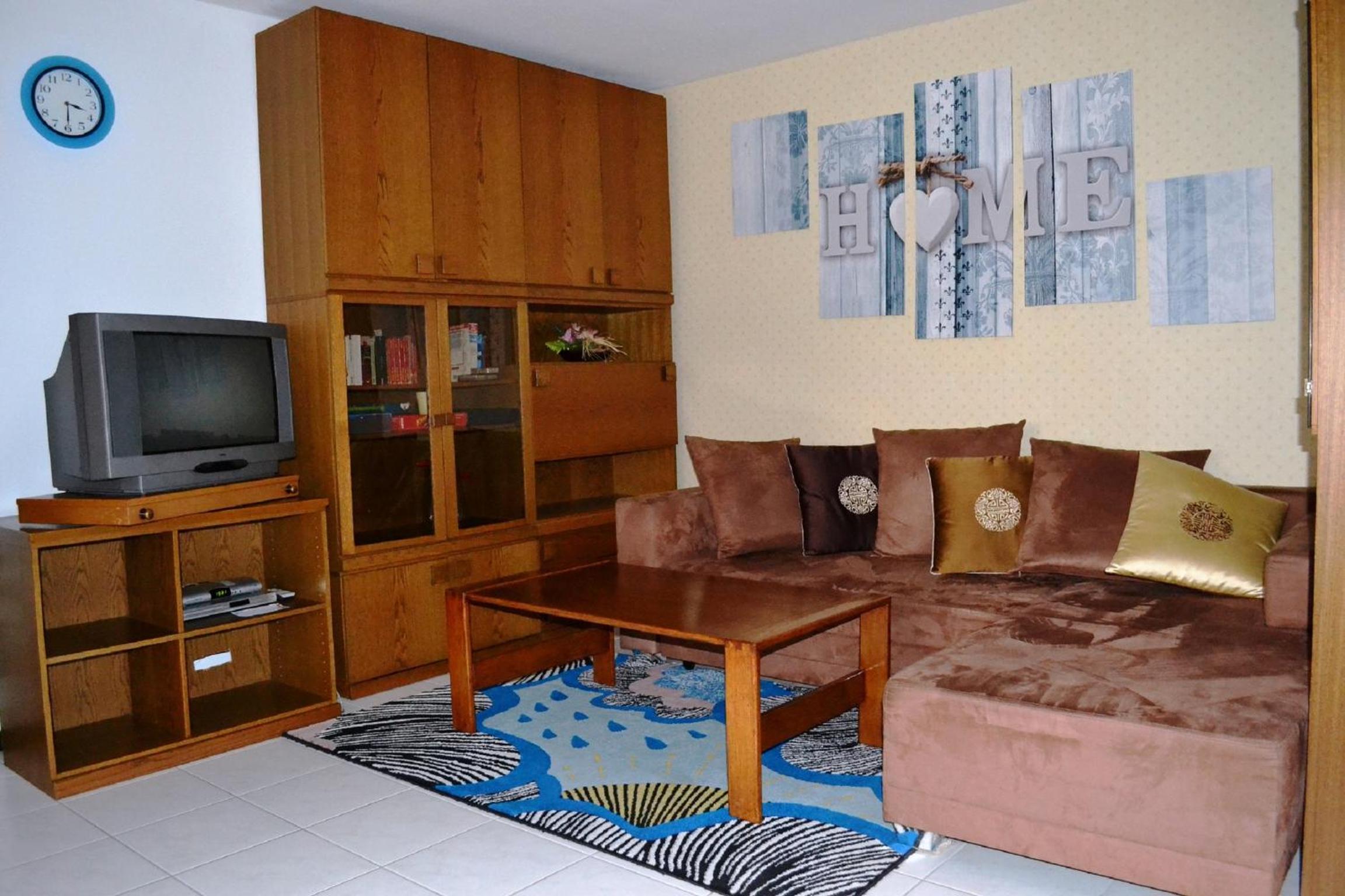 One-Bedroom Apartment - Photo 2