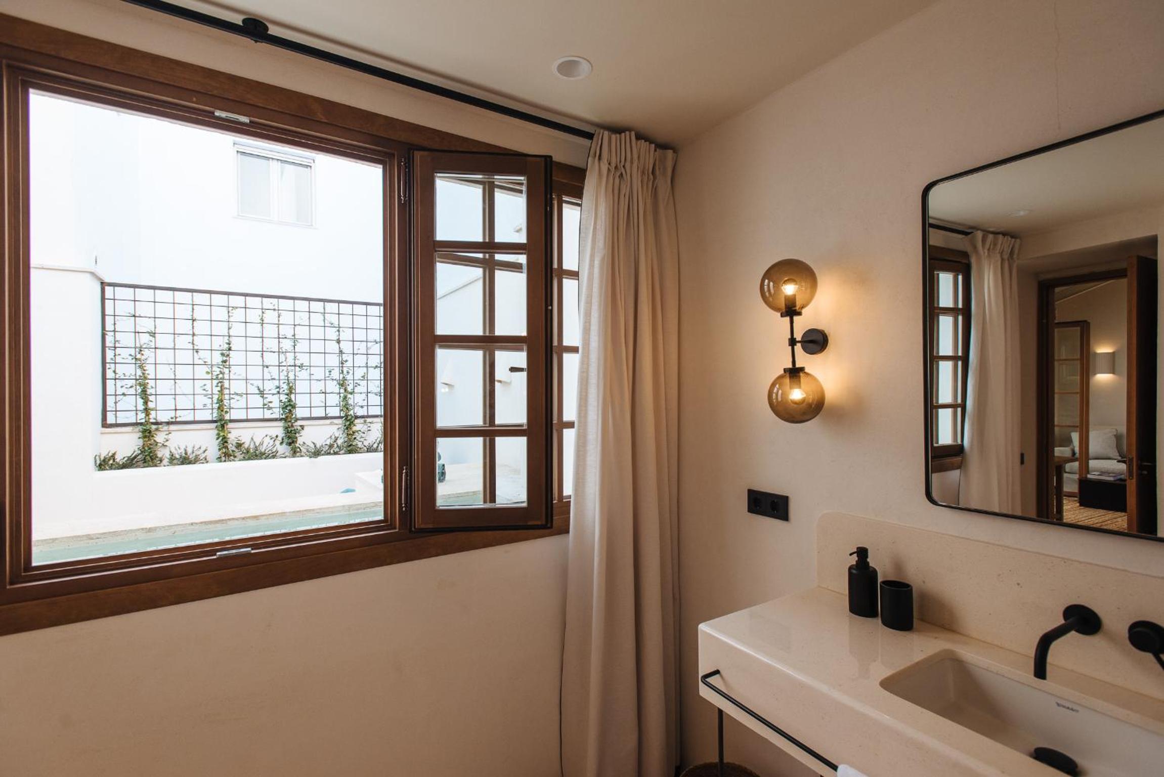 Suite with Private Pool - Photo 4