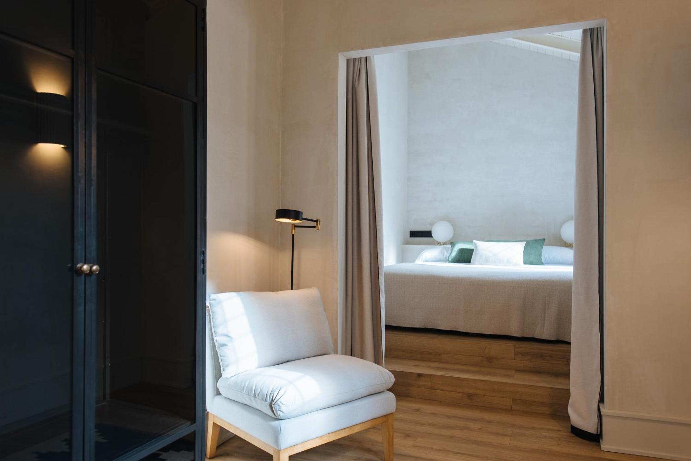 Suite with Private Pool - Photo 10