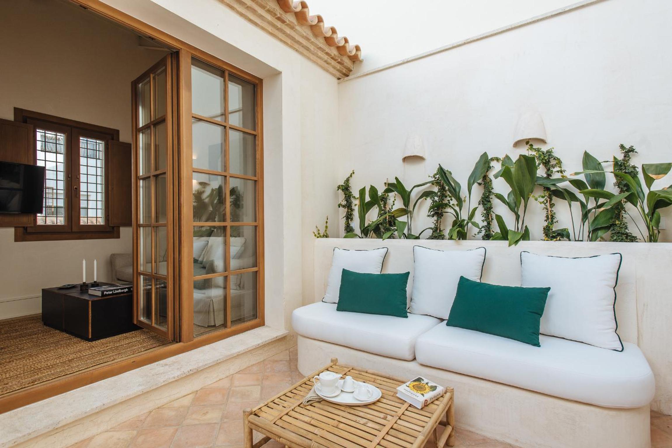 Suite with Private Pool - Photo 12