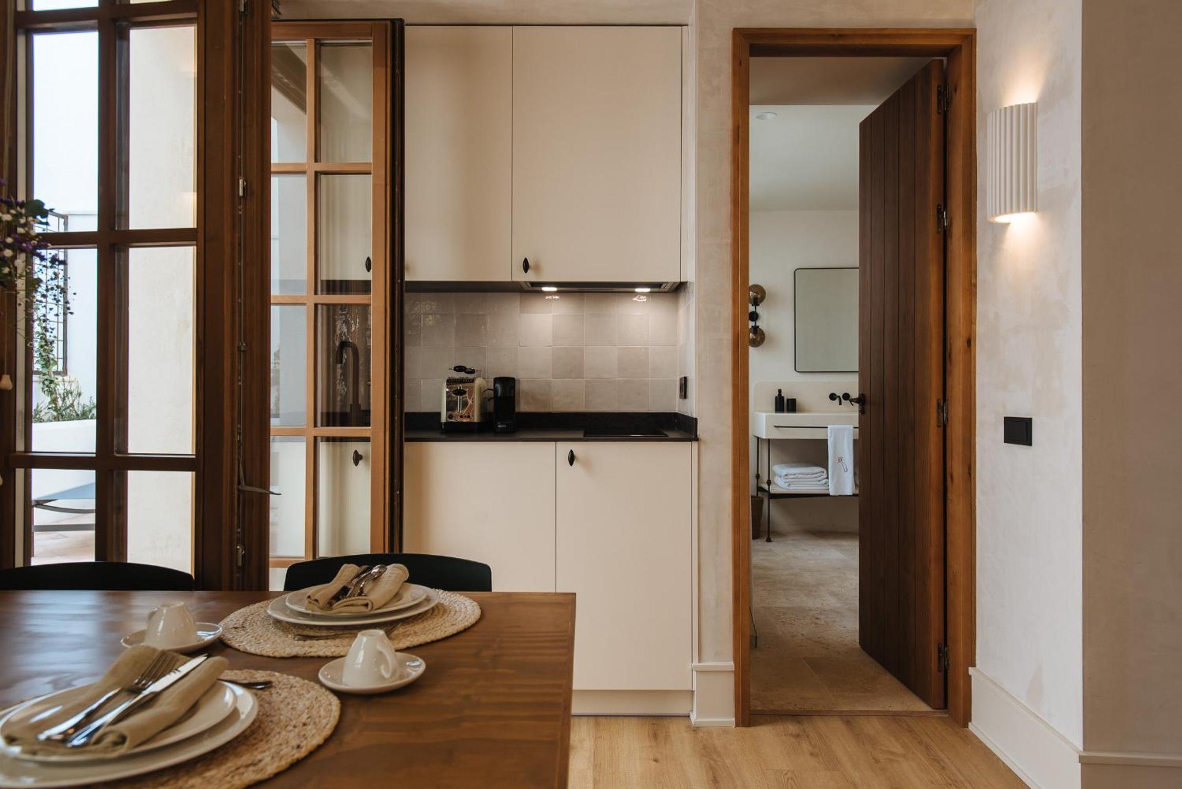 Suite with Private Pool - Photo 13