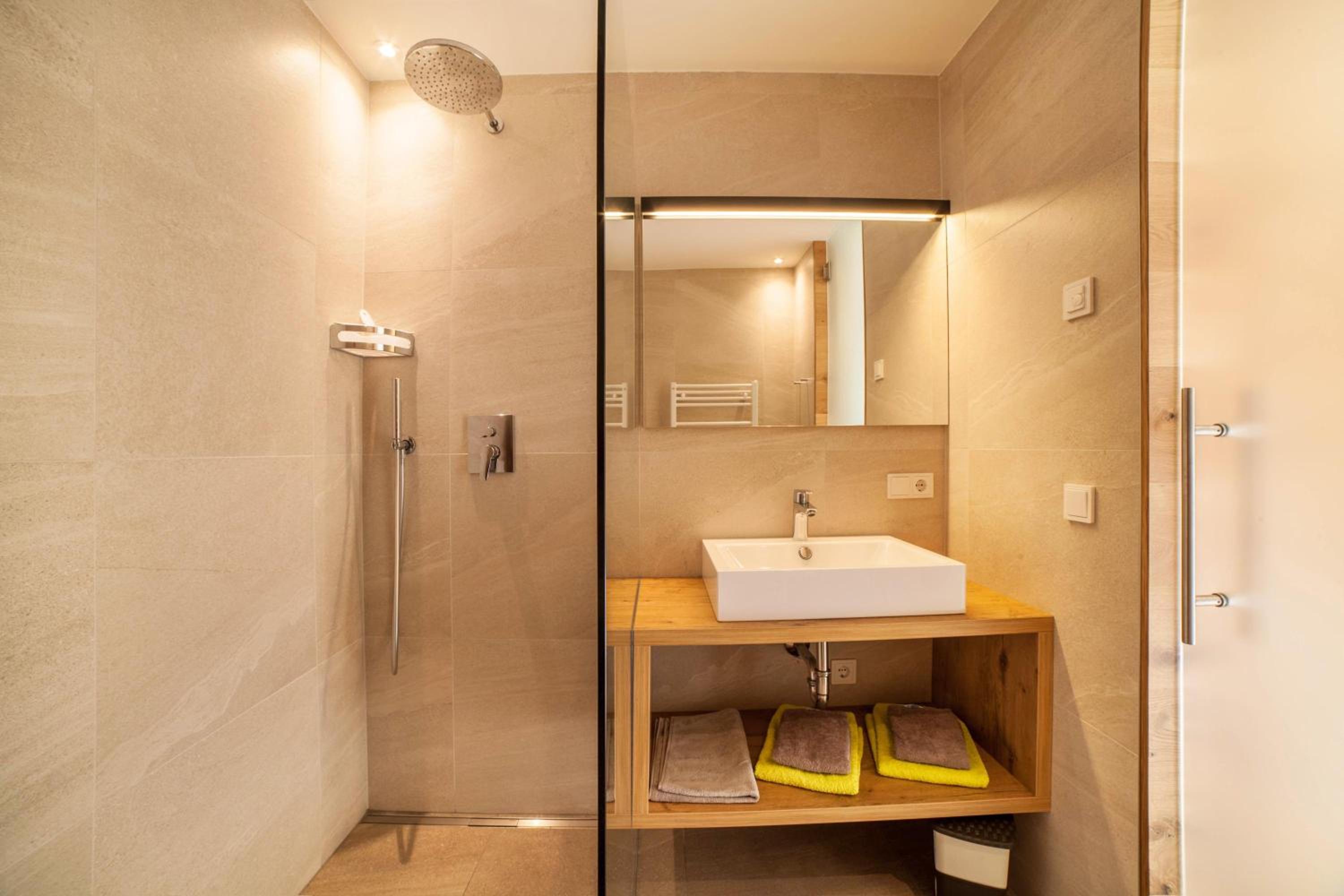 Two-Bedroom Deluxe Apartment with Garden View photo 3