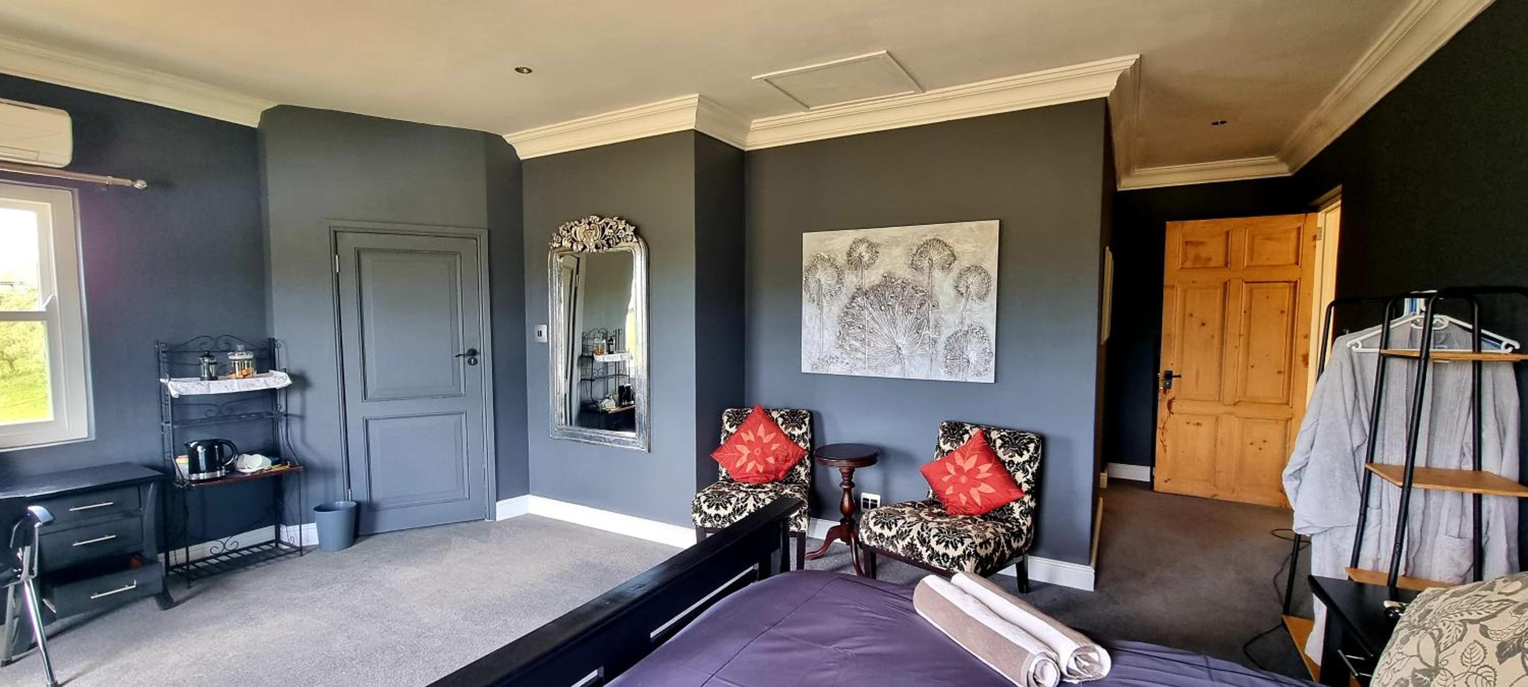Suite with Mountain View - Photo 9