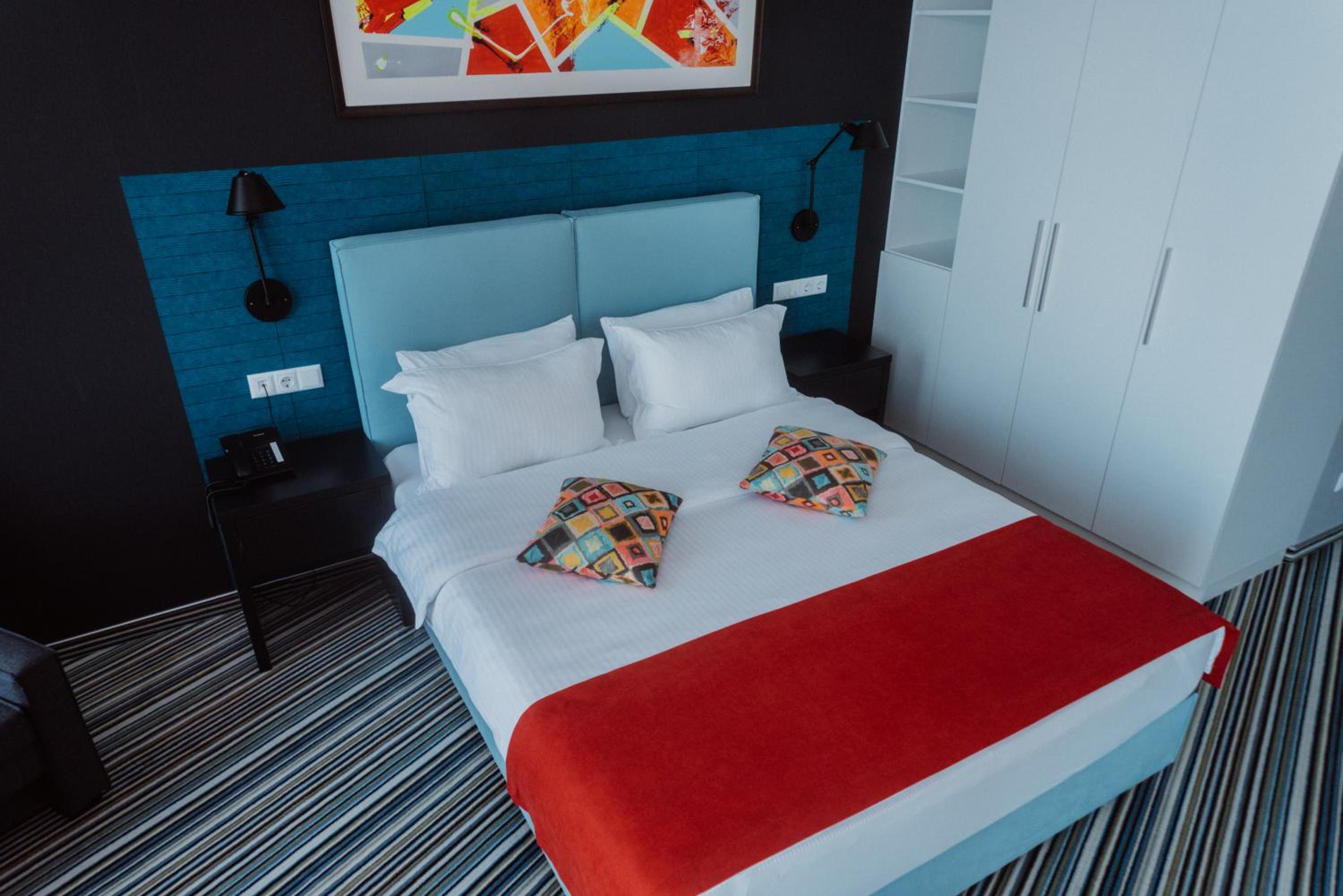 Standard Double or Twin Room with Sea View - Photo 22