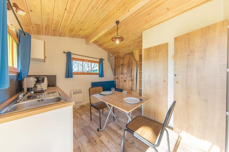 Mobile Home - Photo 2