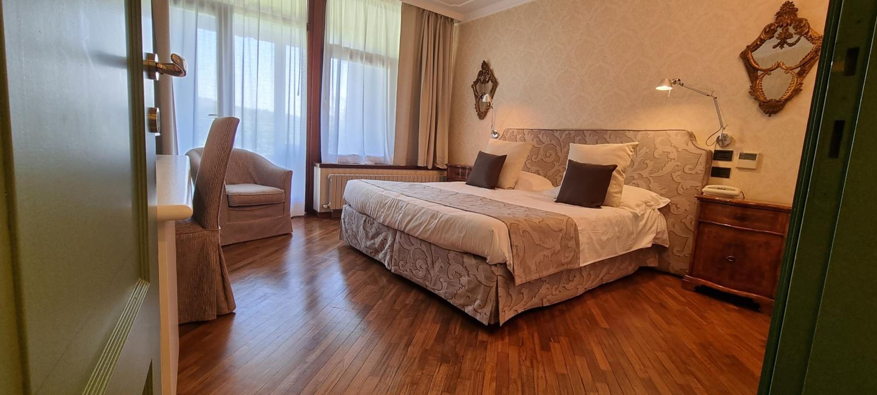 Double Room with Park View - Photo 1