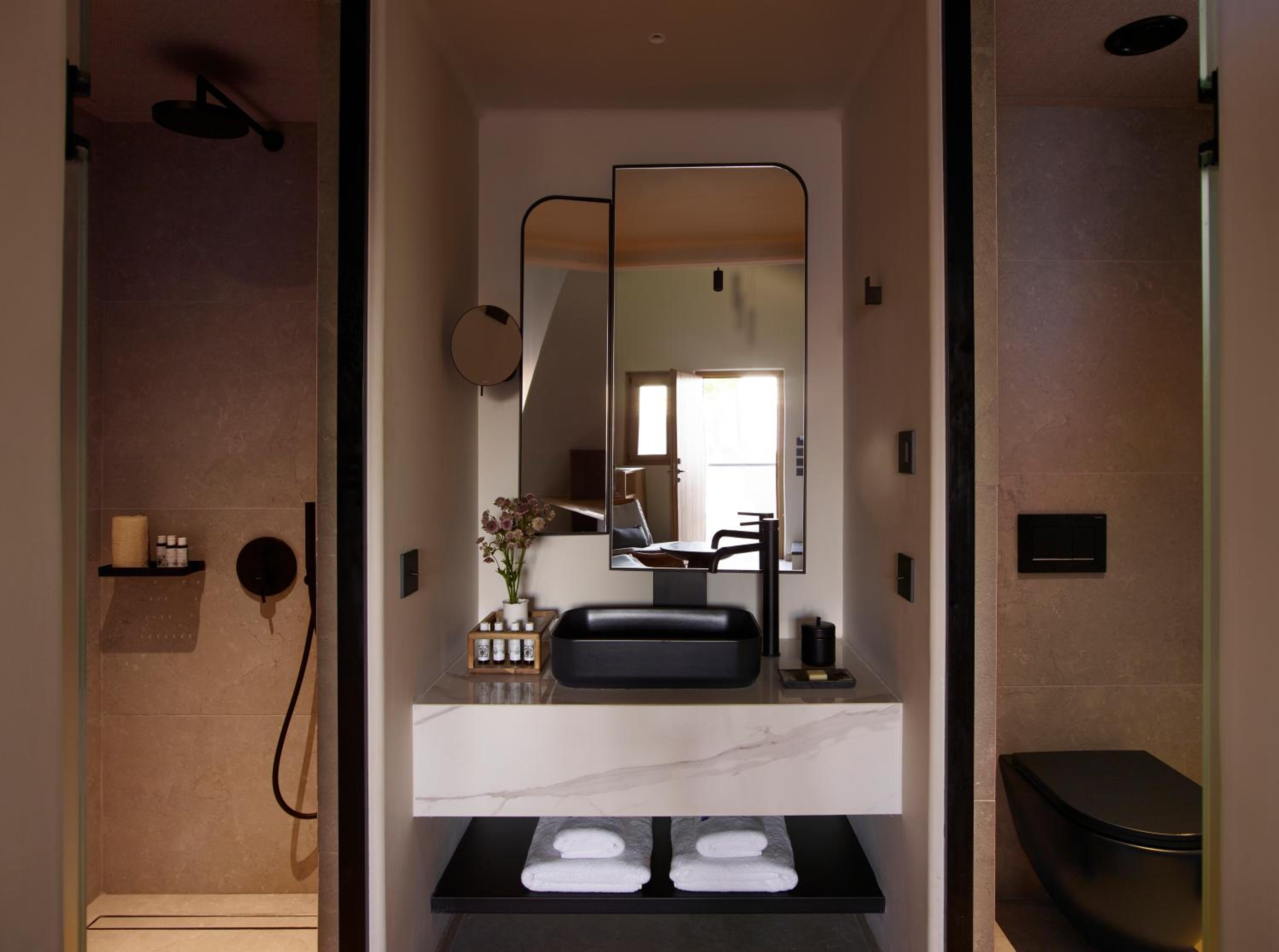 Junior Suite - Mezzanine photo 2