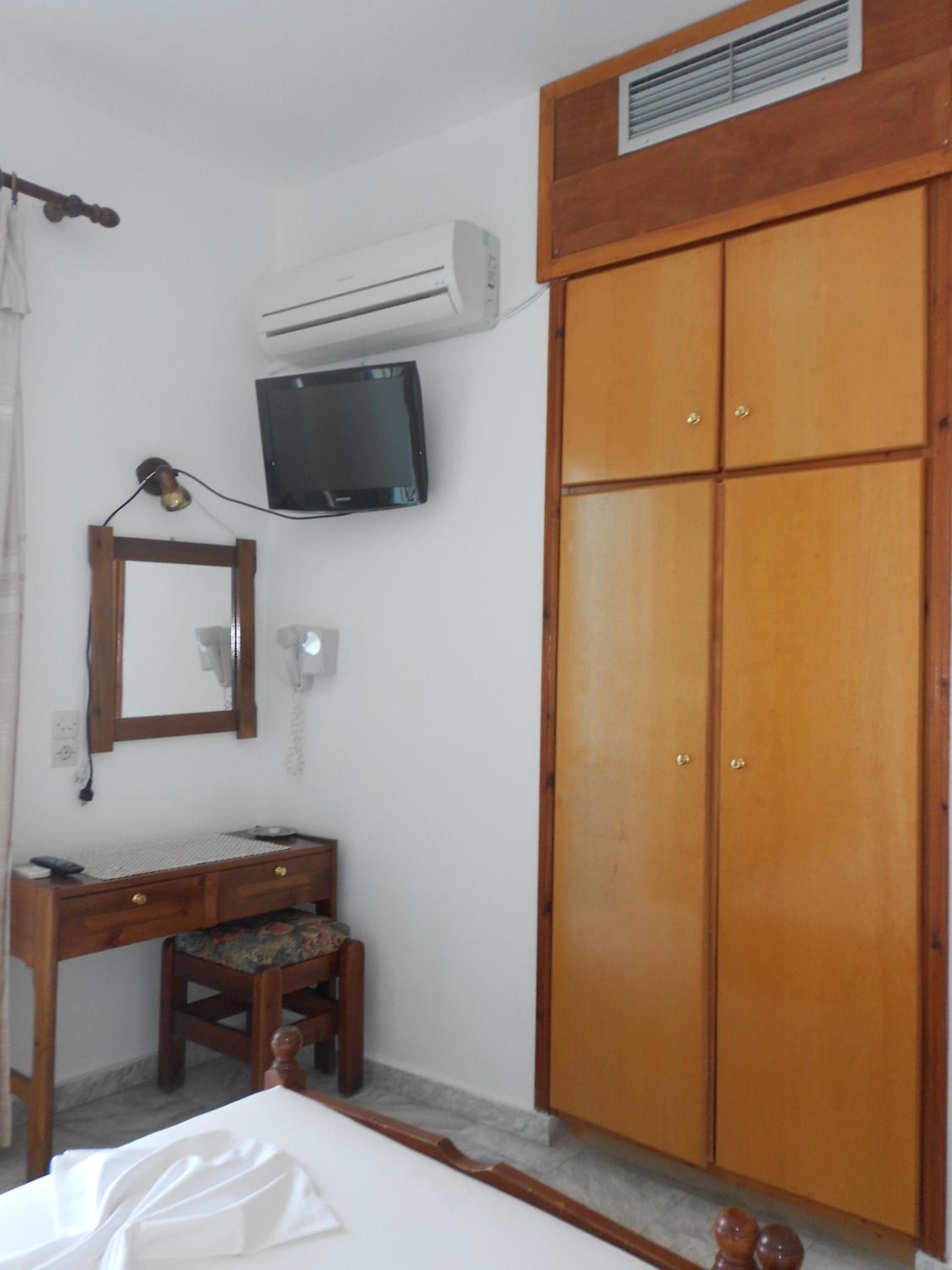 Double Room with Sea View - Photo 9