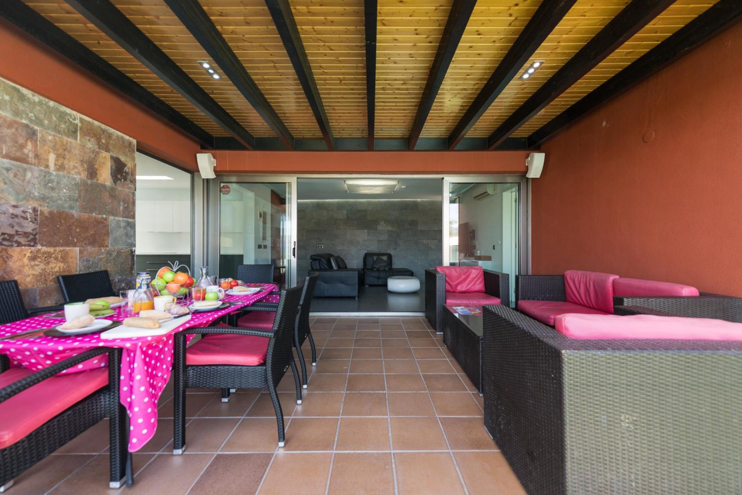 Villa photo 2