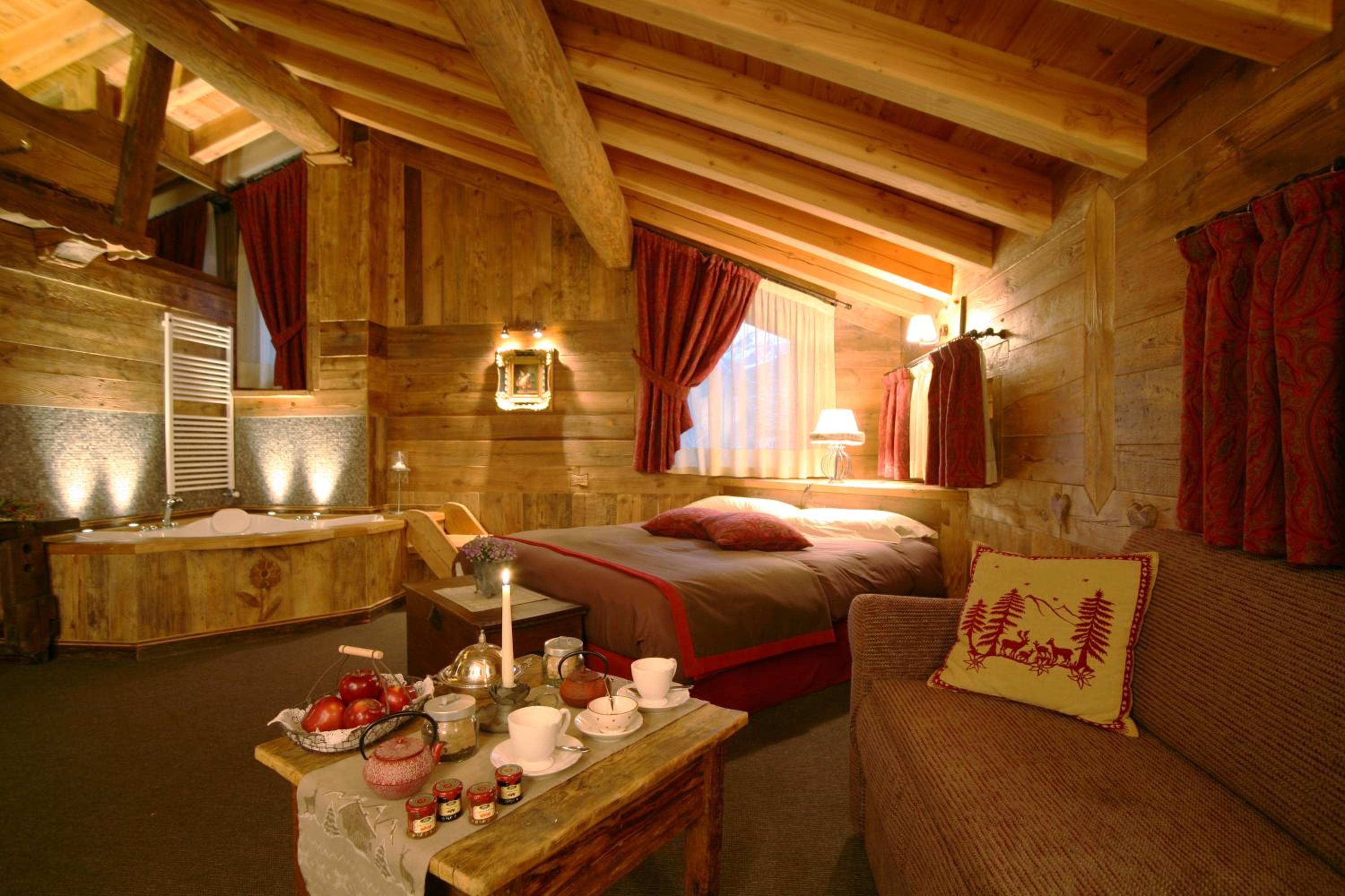 Suite with Spa Bath photo 3