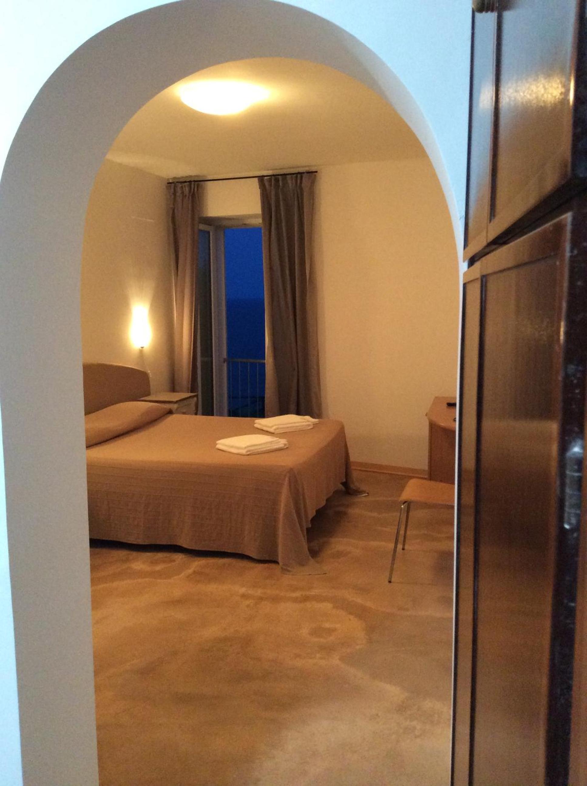 Standard Double Room - Photo 2