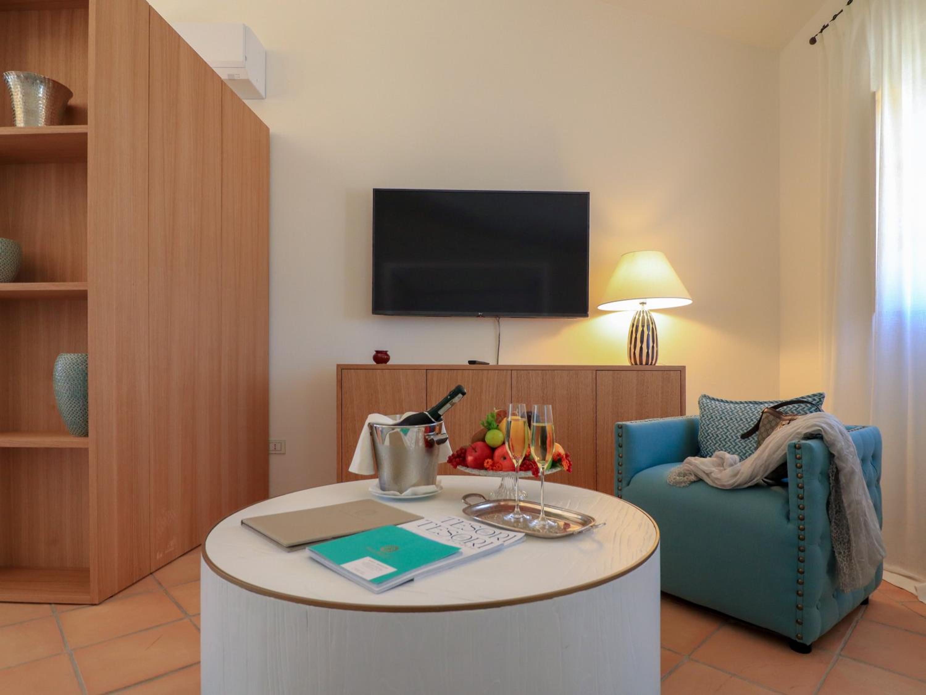 Deluxe Suite - Photo 5