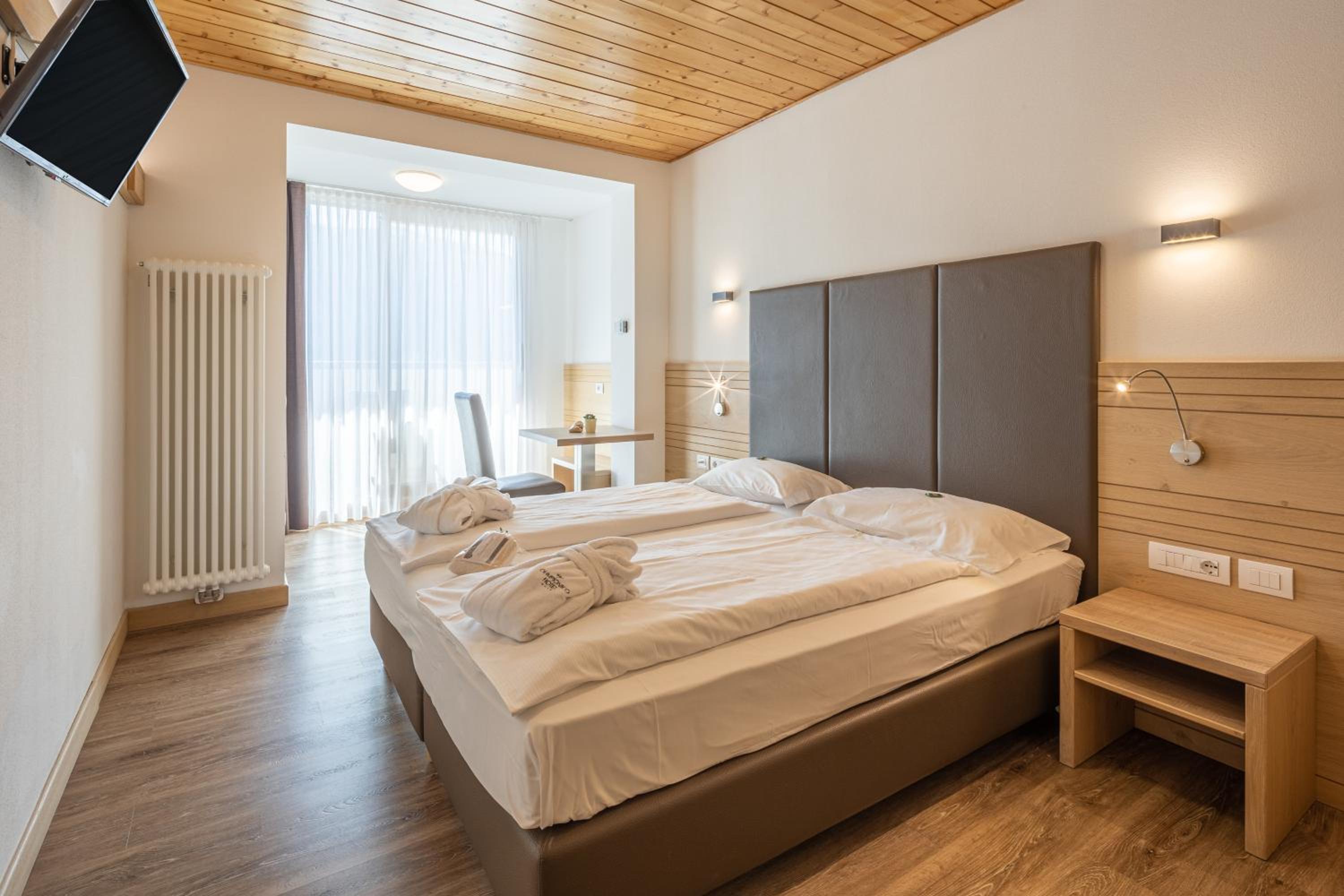 Superior Double or Twin Room - Photo 15