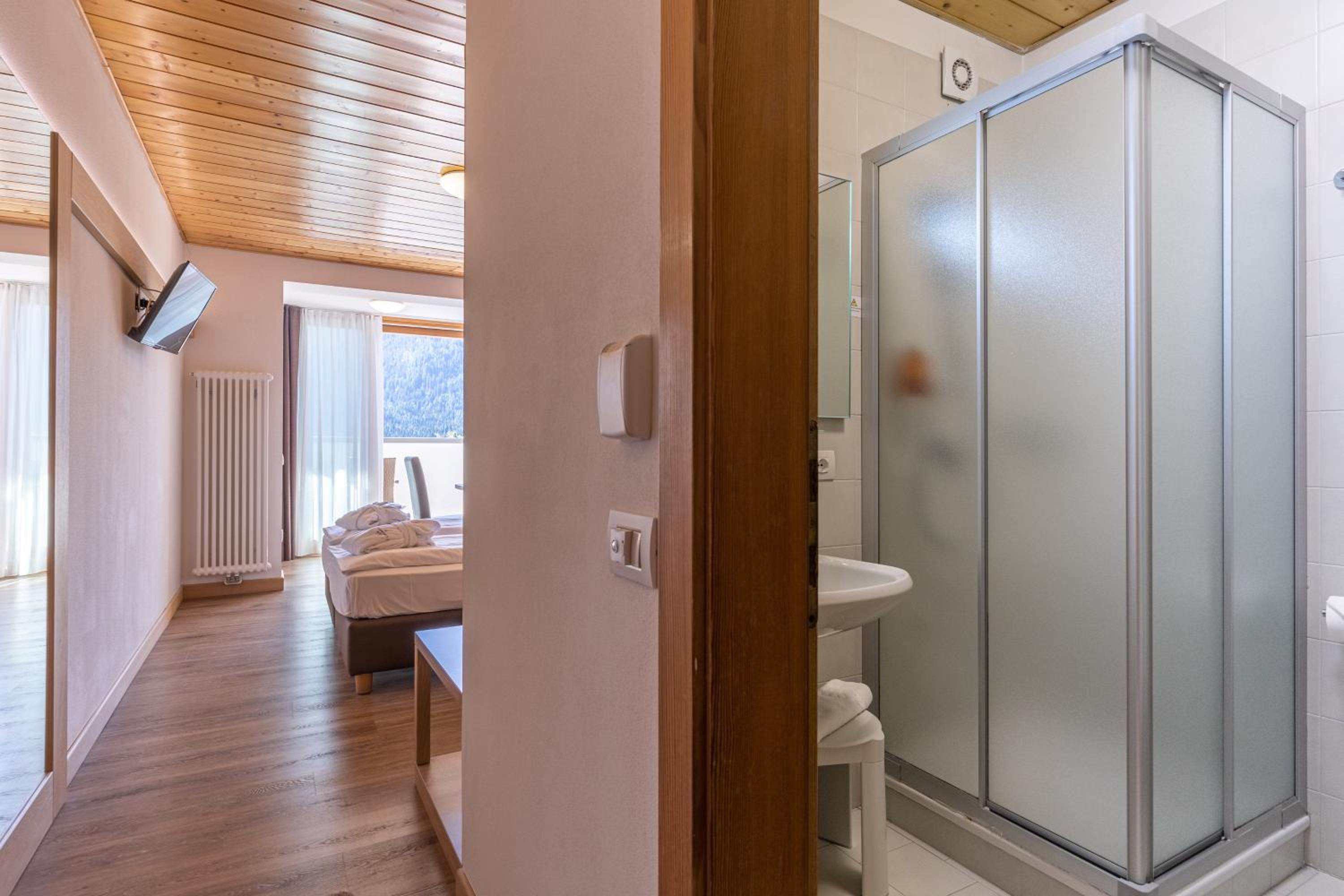 Superior Double or Twin Room - Photo 7