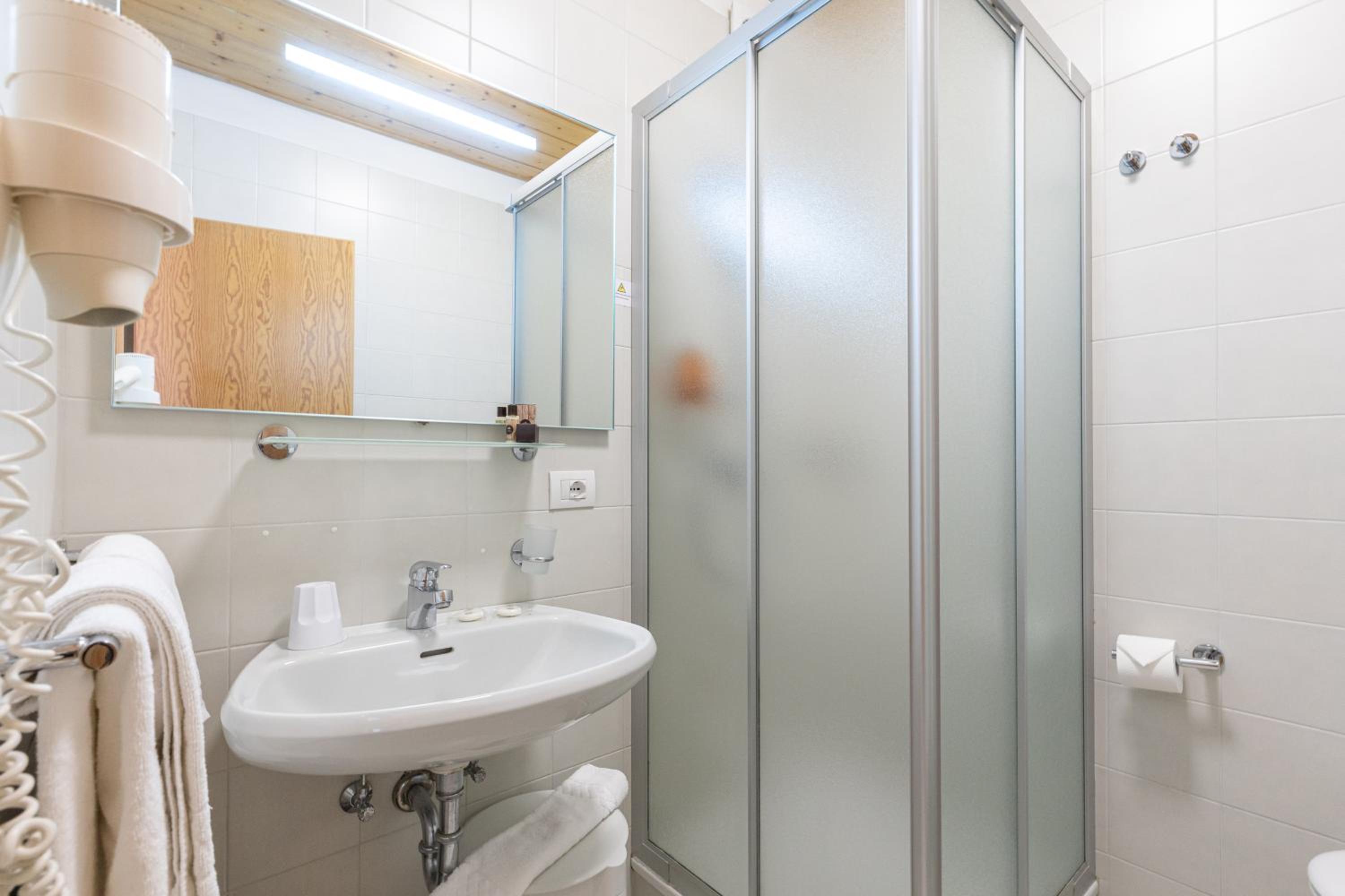 Superior Double or Twin Room - Photo 5