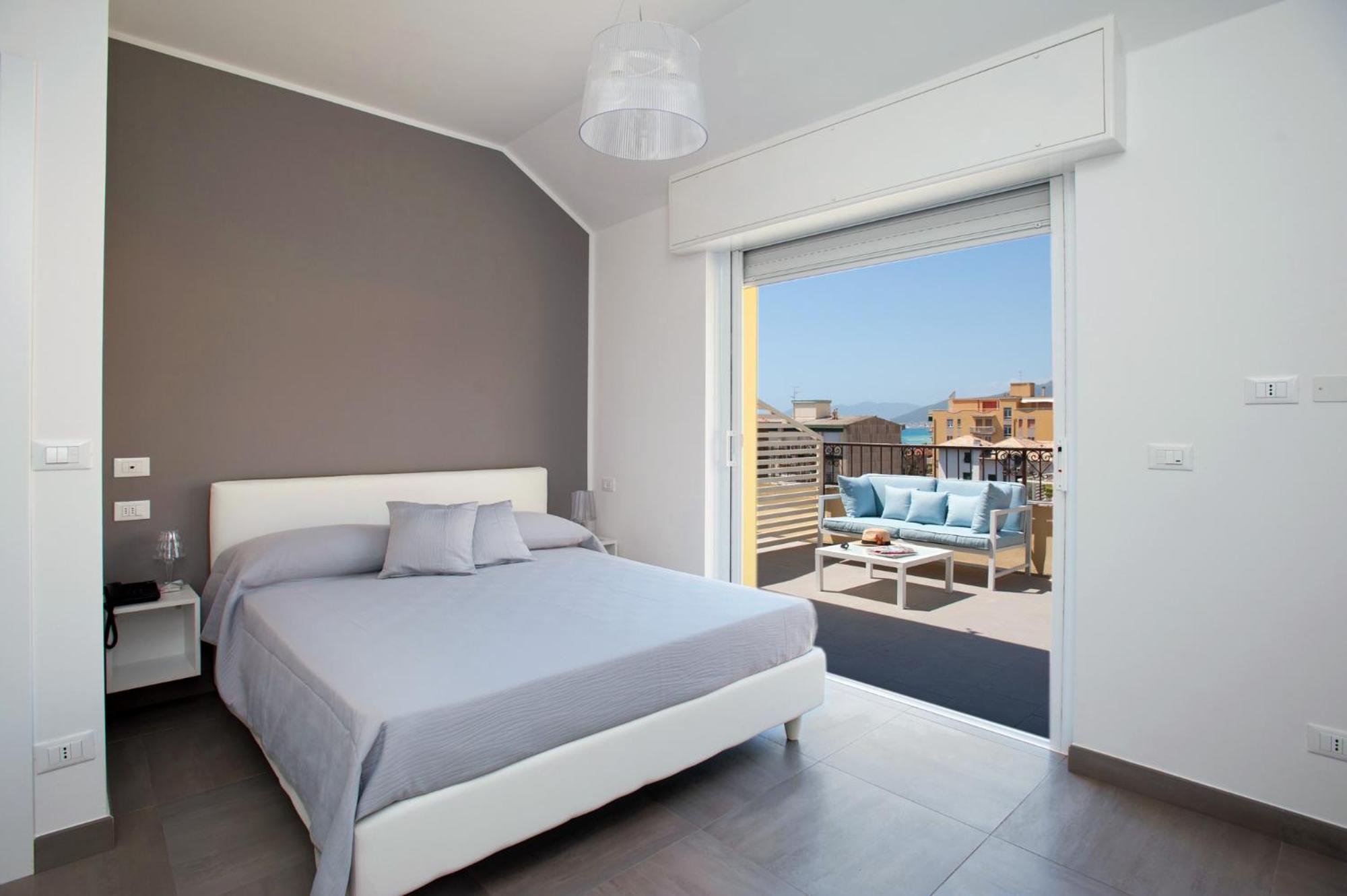 Deluxe Double Room photo 2
