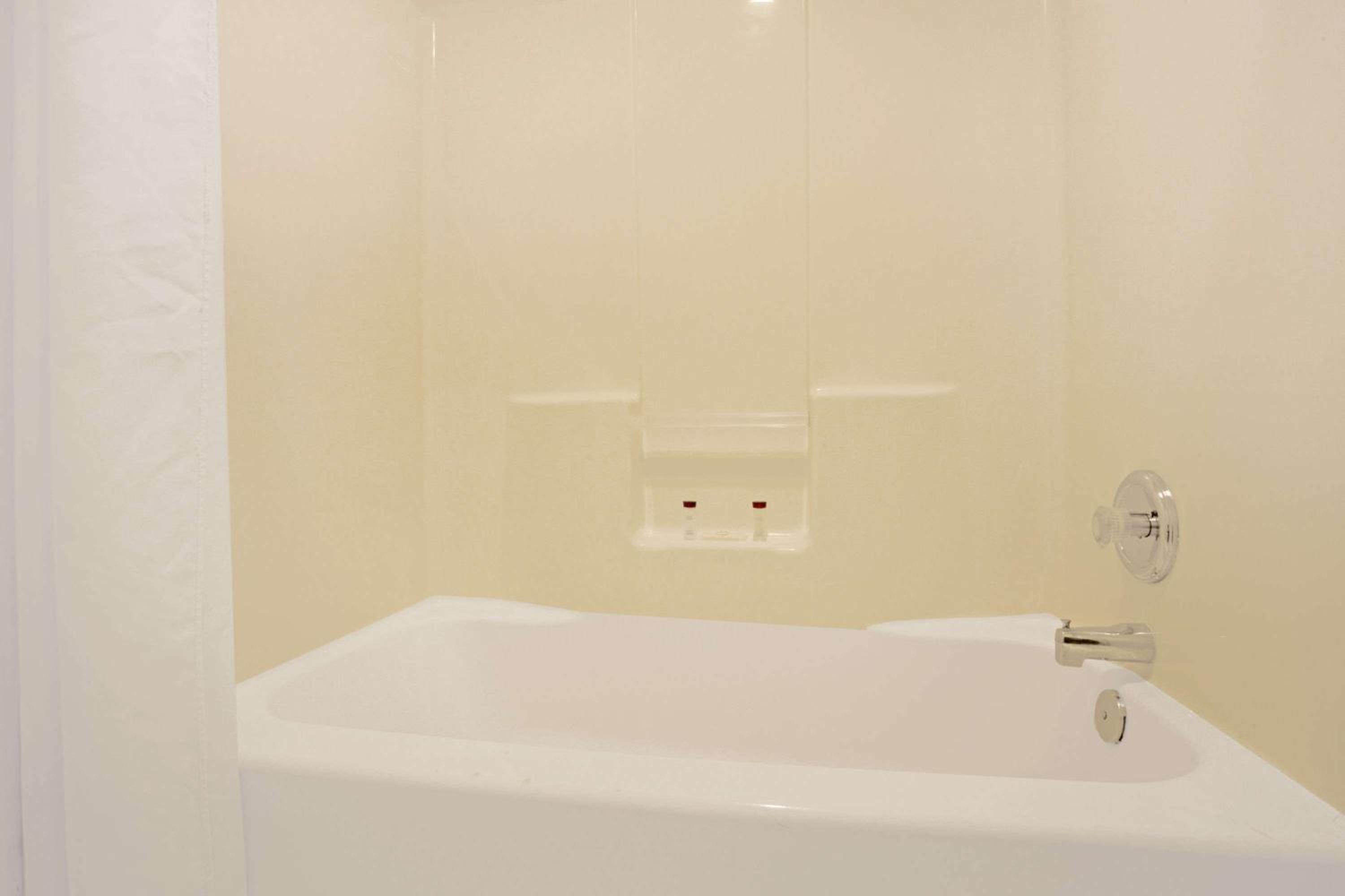 King Room - Pet Friendly/Non-Smoking - Photo 2
