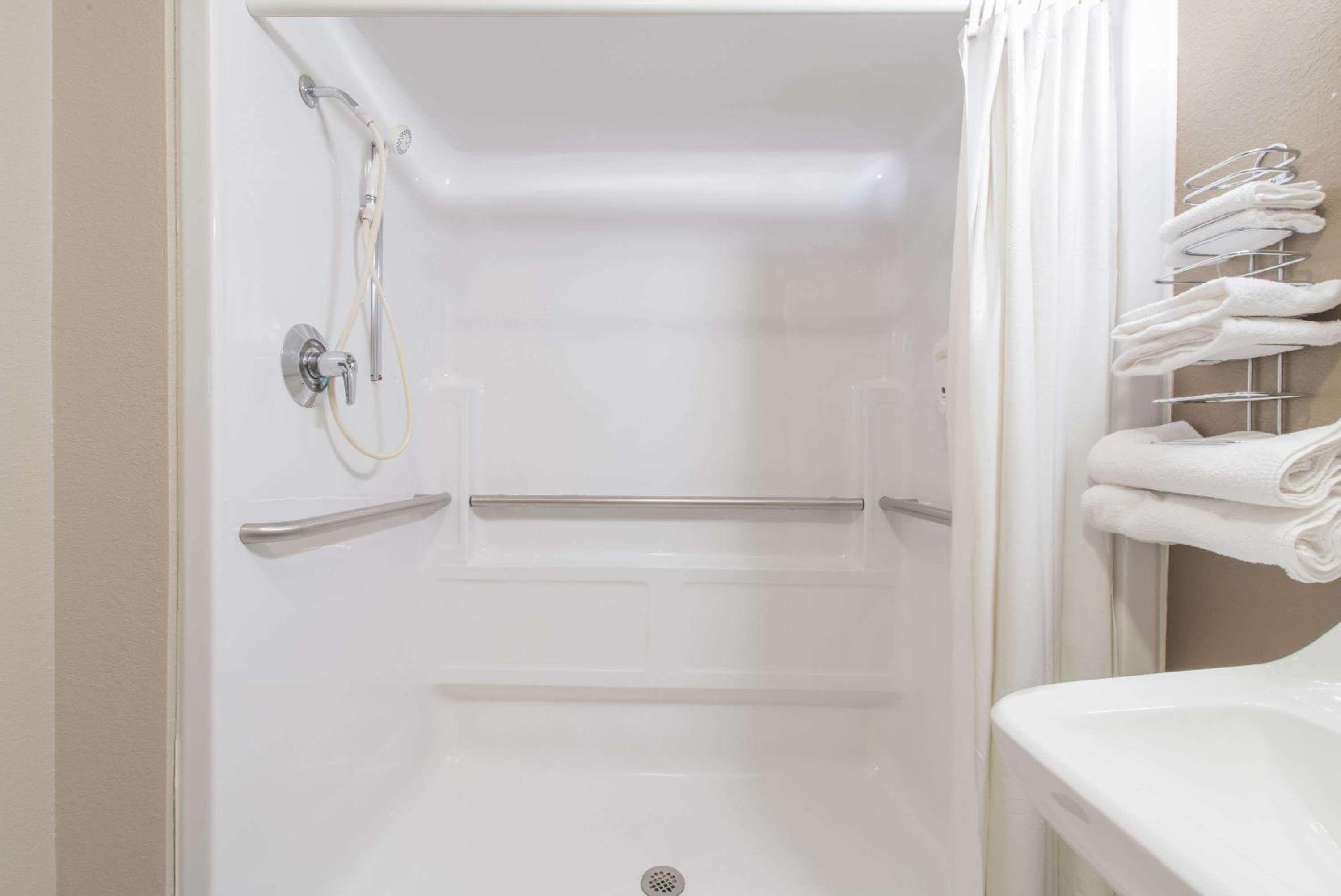 King Room - Mobility/Hearing Accessible - Non-Smoking - Photo 3