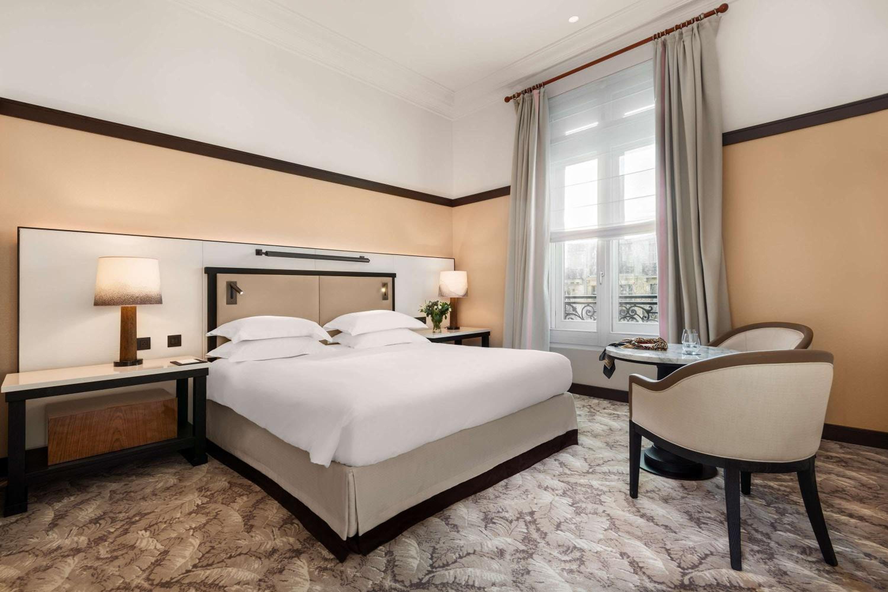 Deluxe King Room with View